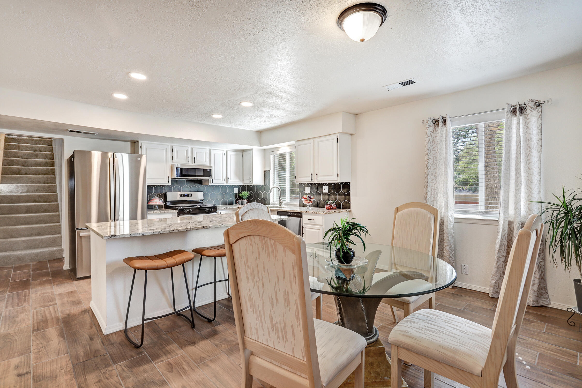 1600 ROSEWOOD Avenue NW