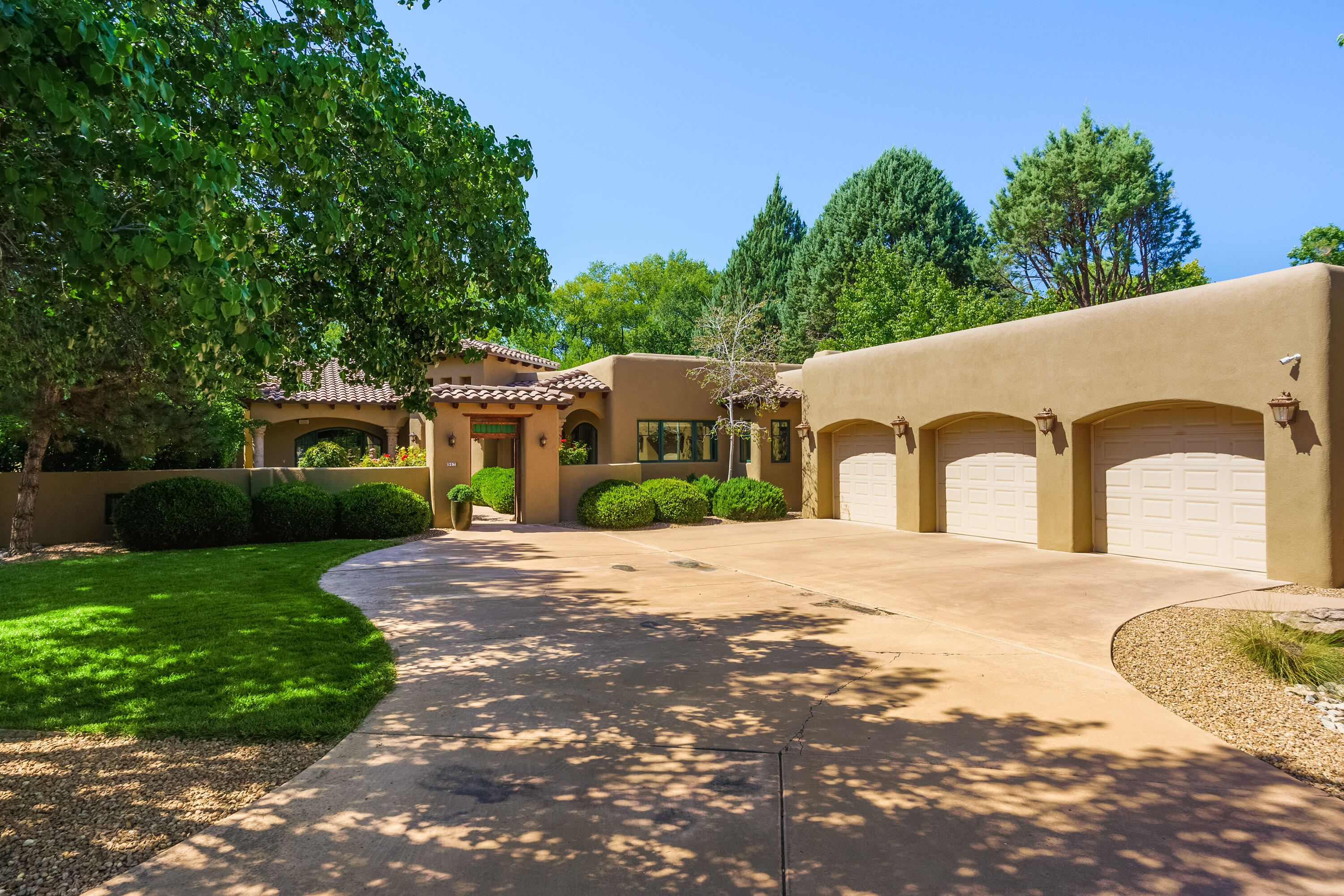 907 LOS PRADOS DE GUADALUPE Drive