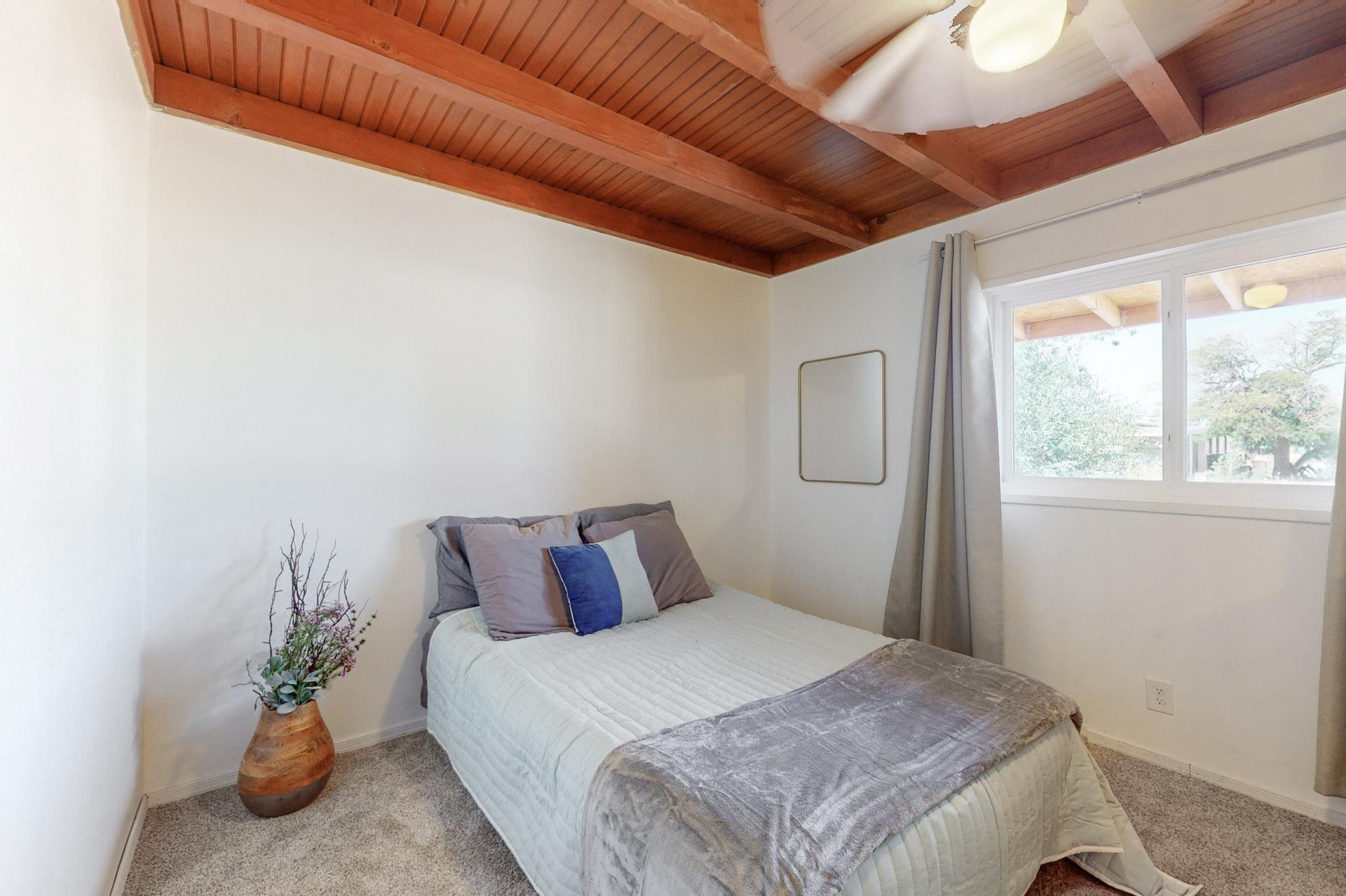 412 GENERAL HODGES Street NE