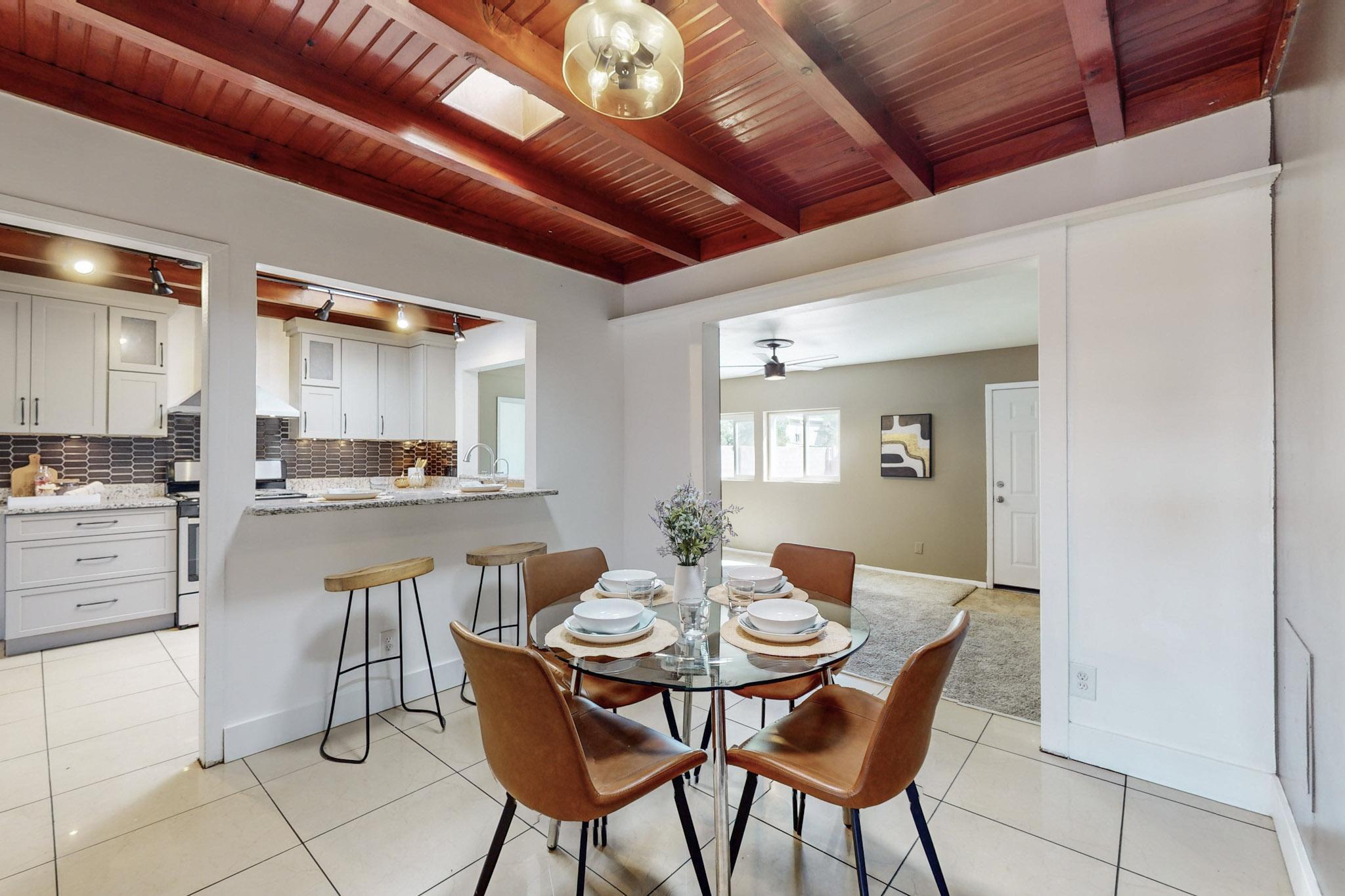 412 GENERAL HODGES Street NE