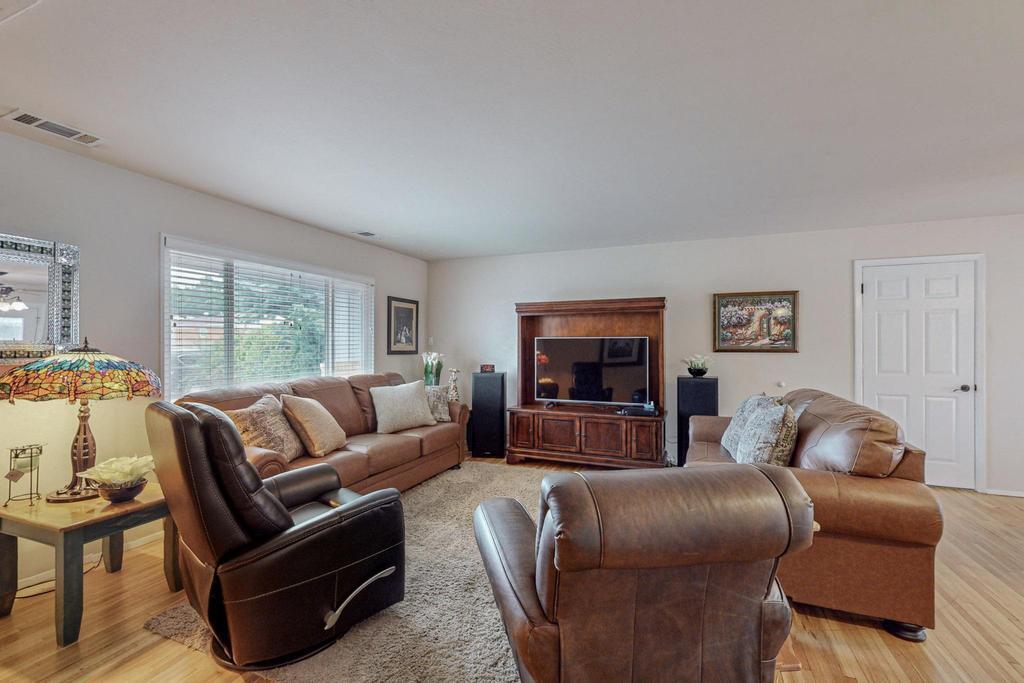 1228 GLORIETA Street NE