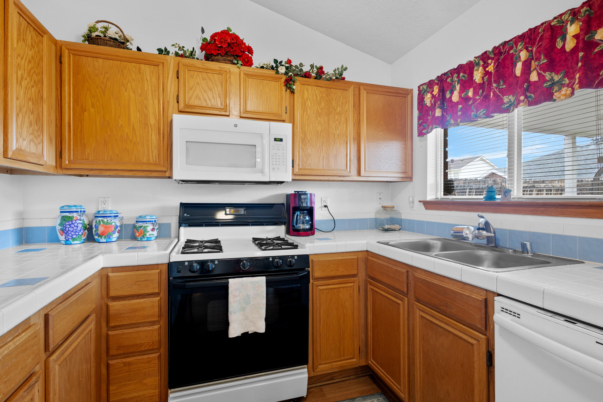 26 CLIFFROSE Trail