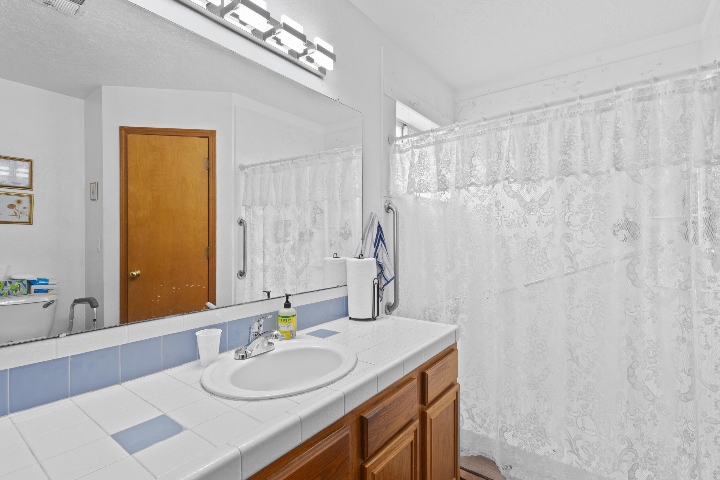 26 CLIFFROSE Trail