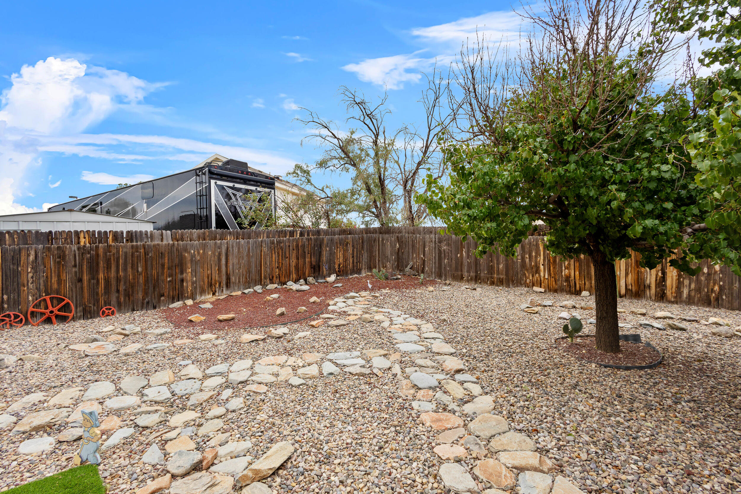 26 CLIFFROSE Trail