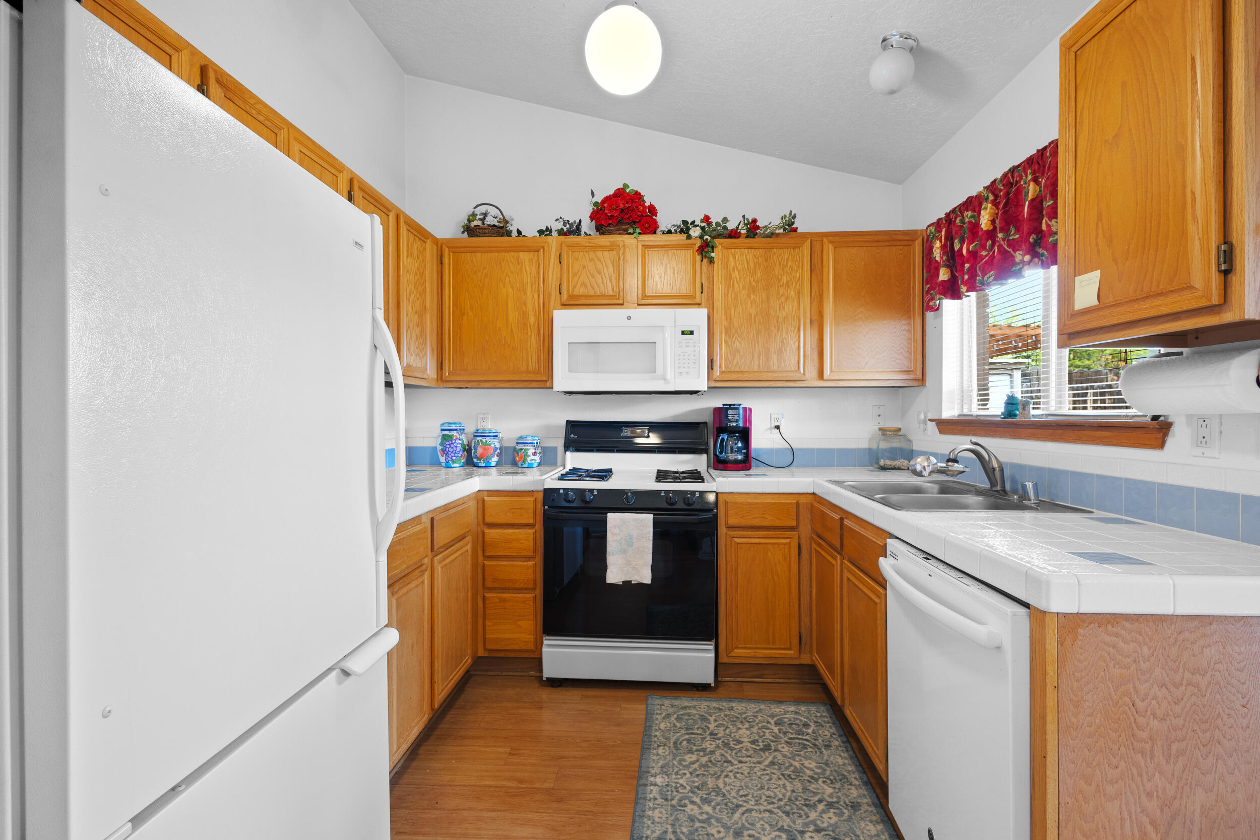 26 CLIFFROSE Trail
