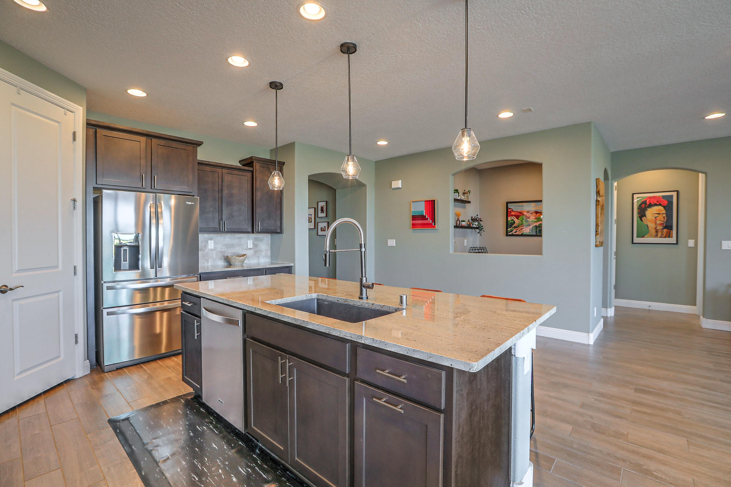 2915 KINGS CANYON Loop NE