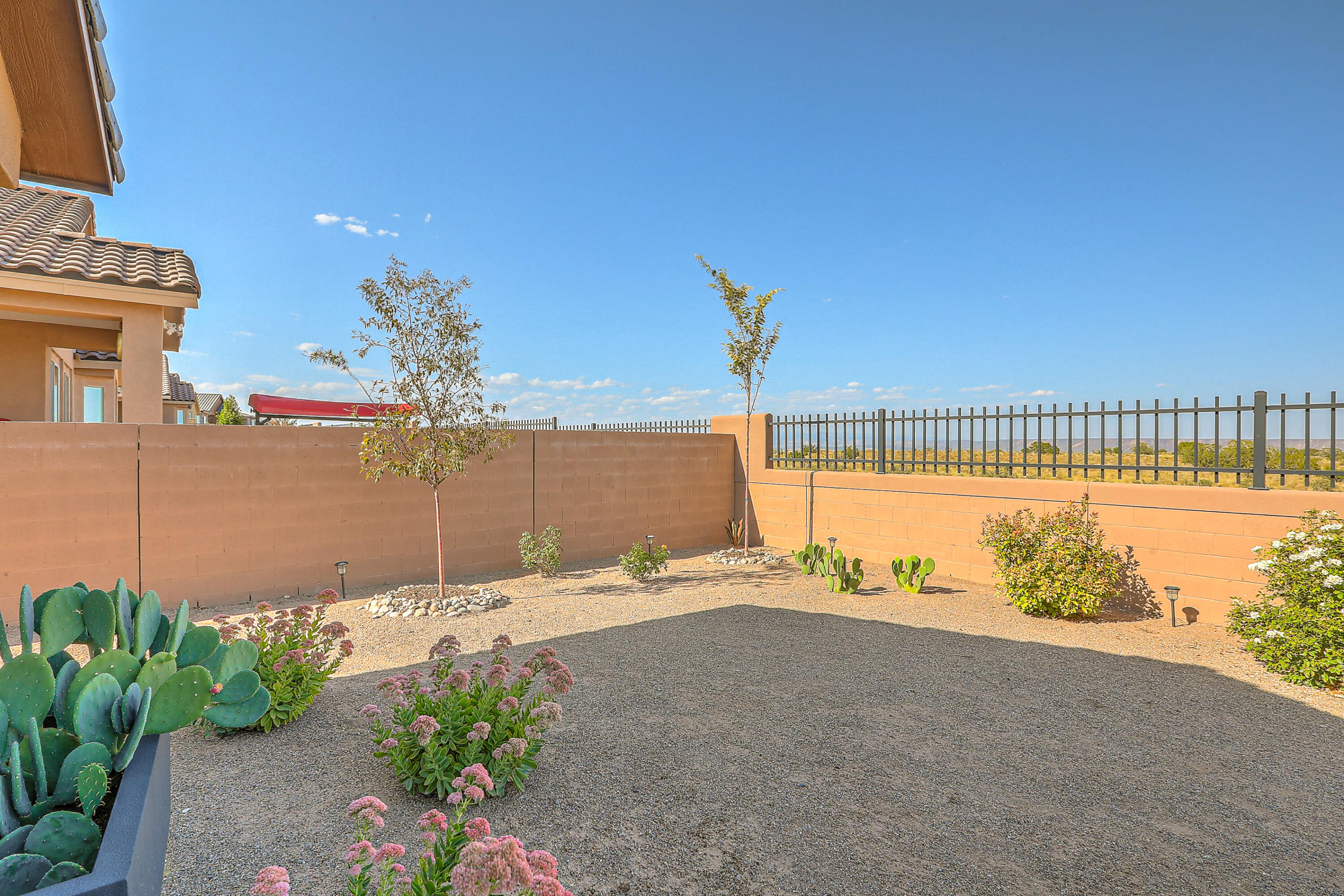2915 KINGS CANYON Loop NE
