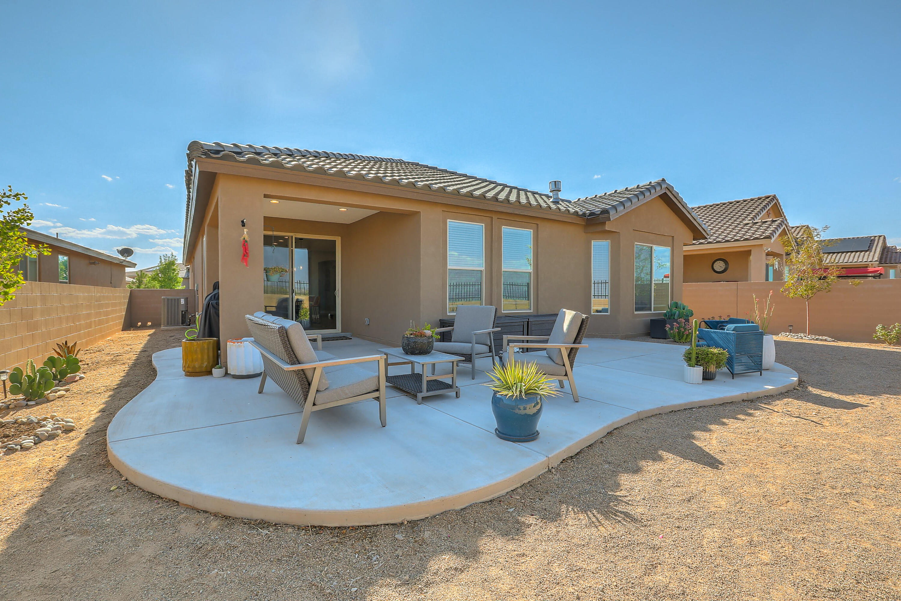 2915 KINGS CANYON Loop NE