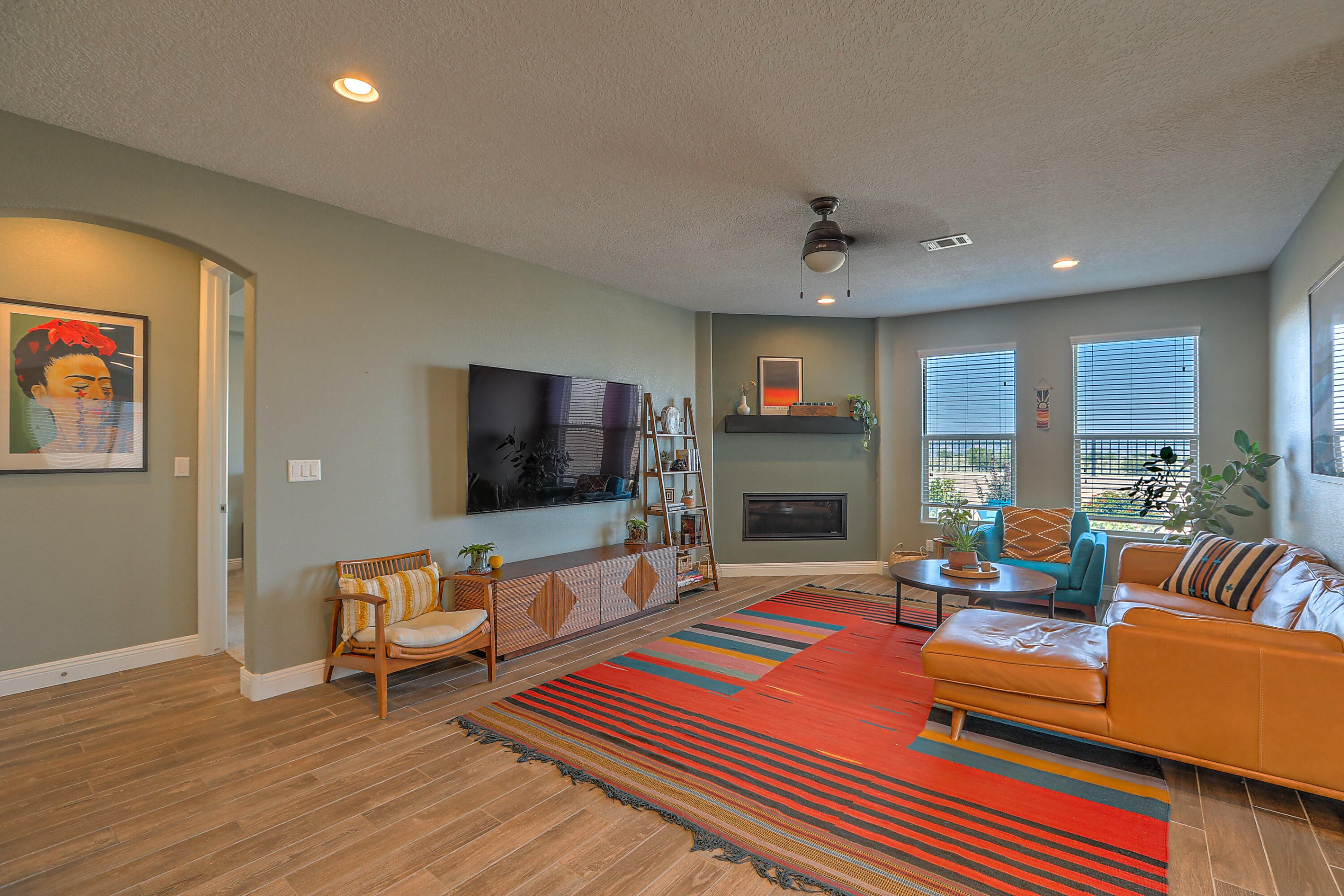 2915 KINGS CANYON Loop NE