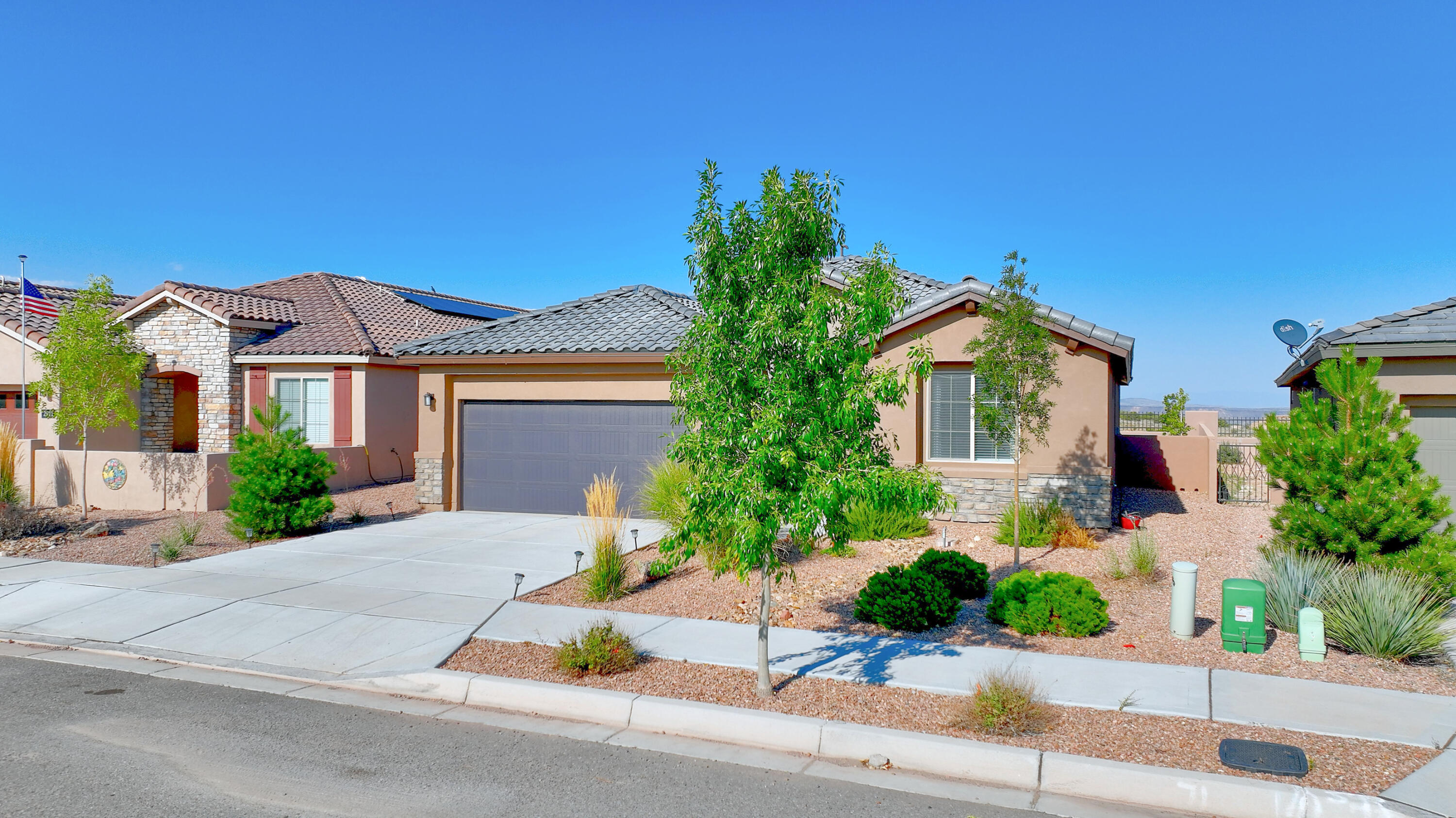 2915 KINGS CANYON Loop NE