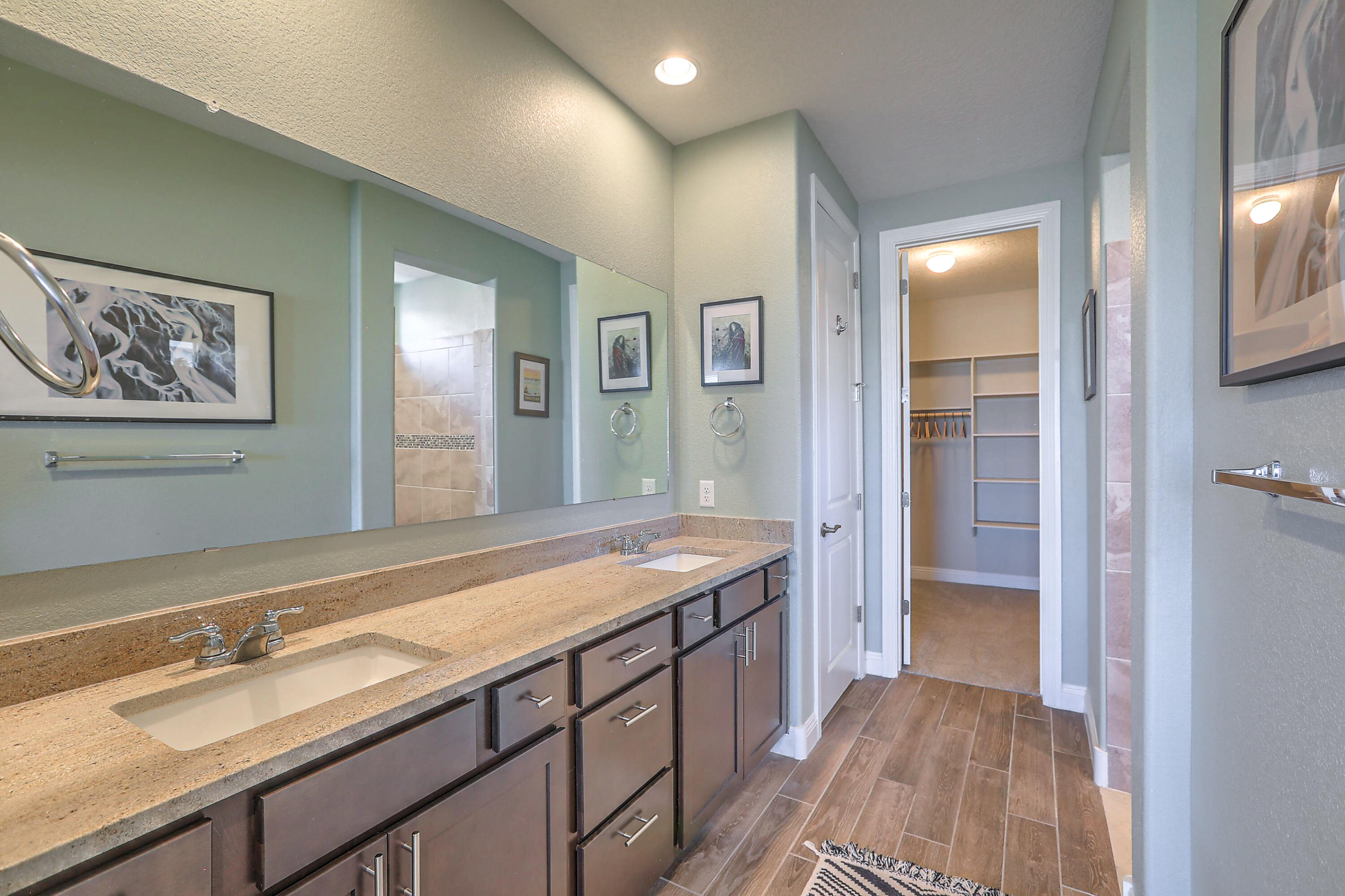 2915 KINGS CANYON Loop NE