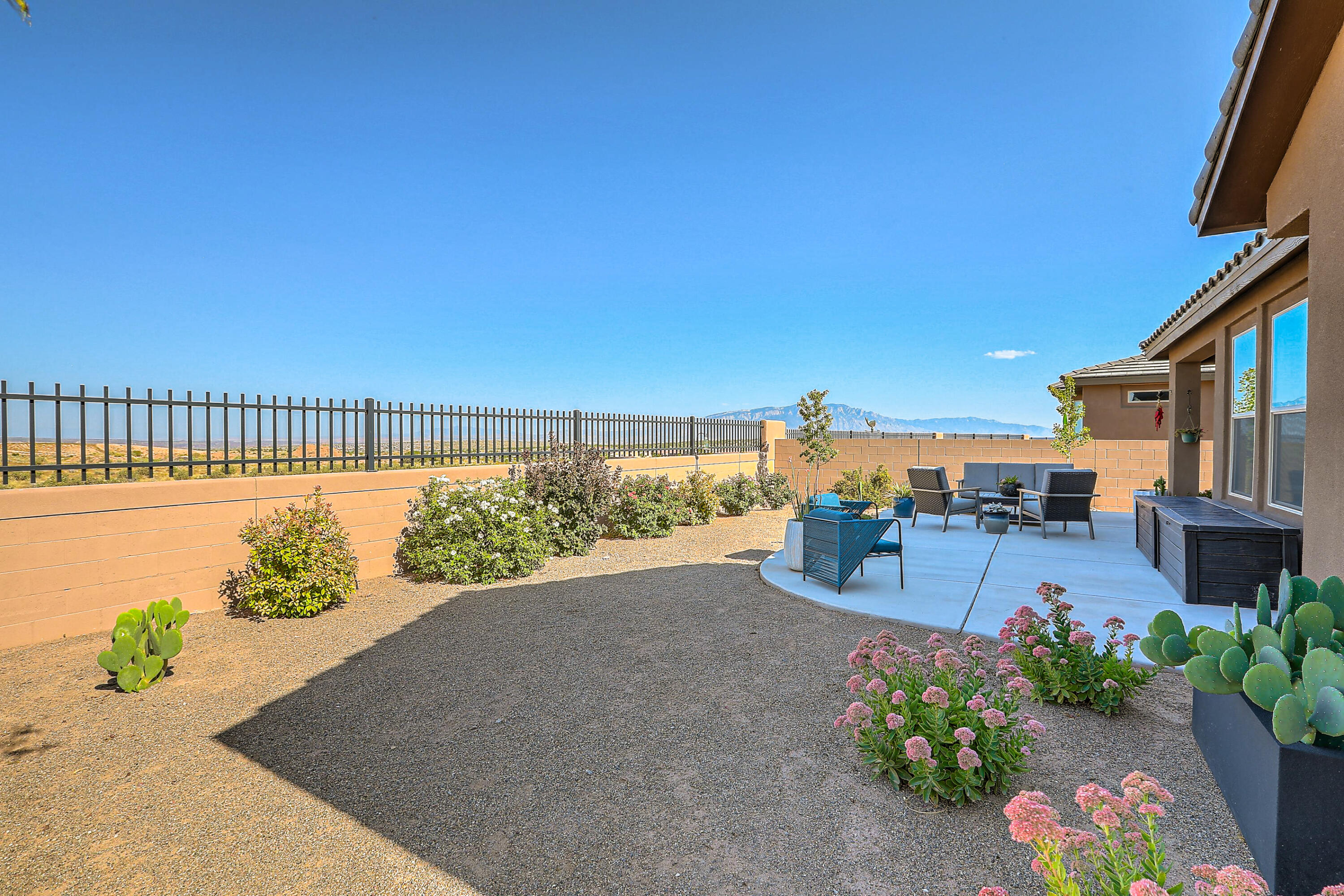 2915 KINGS CANYON Loop NE