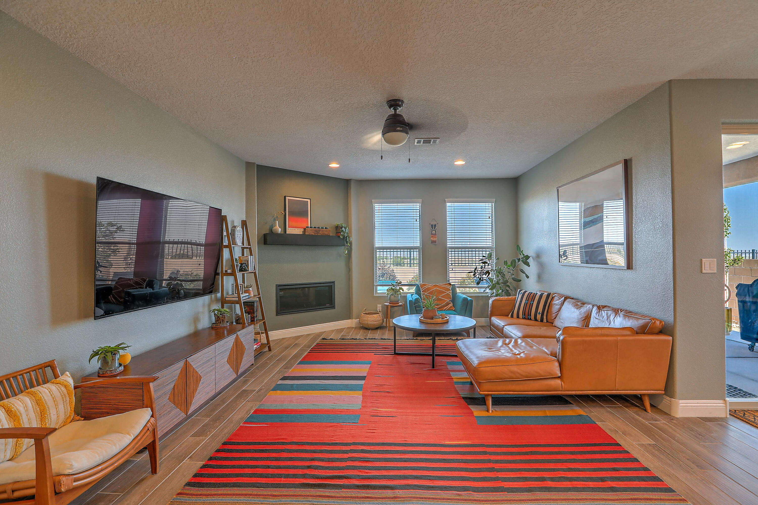 2915 KINGS CANYON Loop NE
