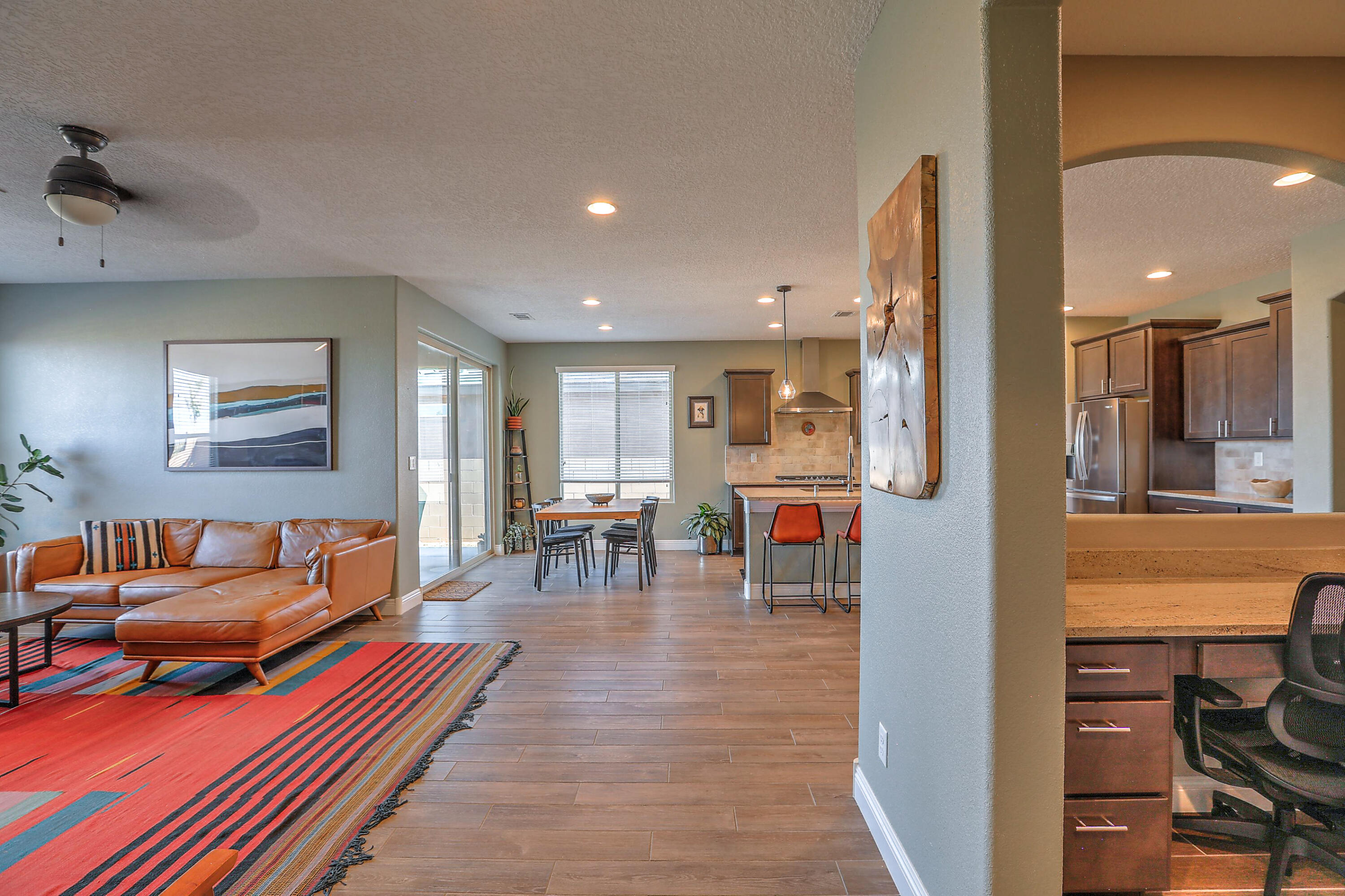 2915 KINGS CANYON Loop NE