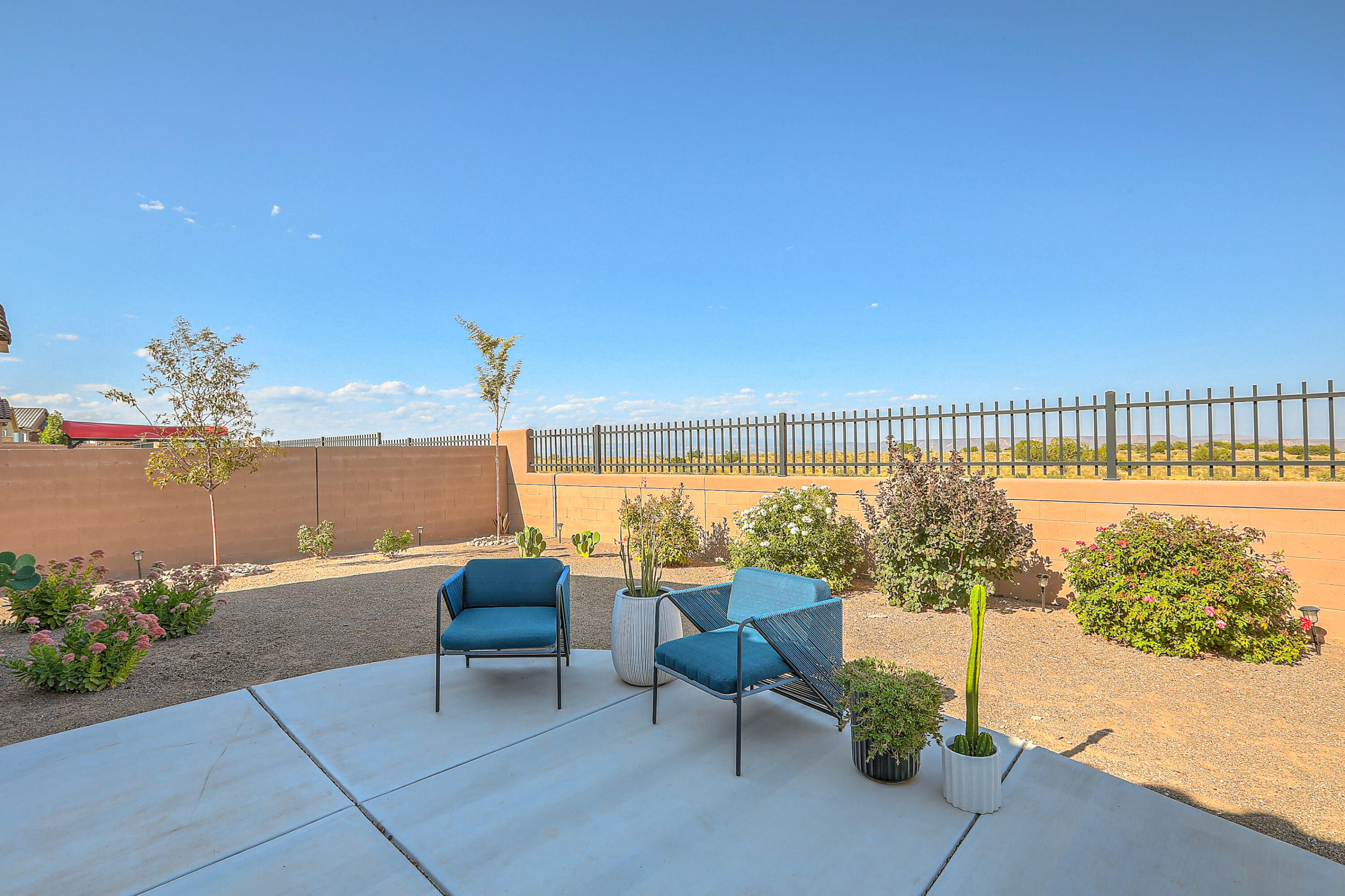 2915 KINGS CANYON Loop NE