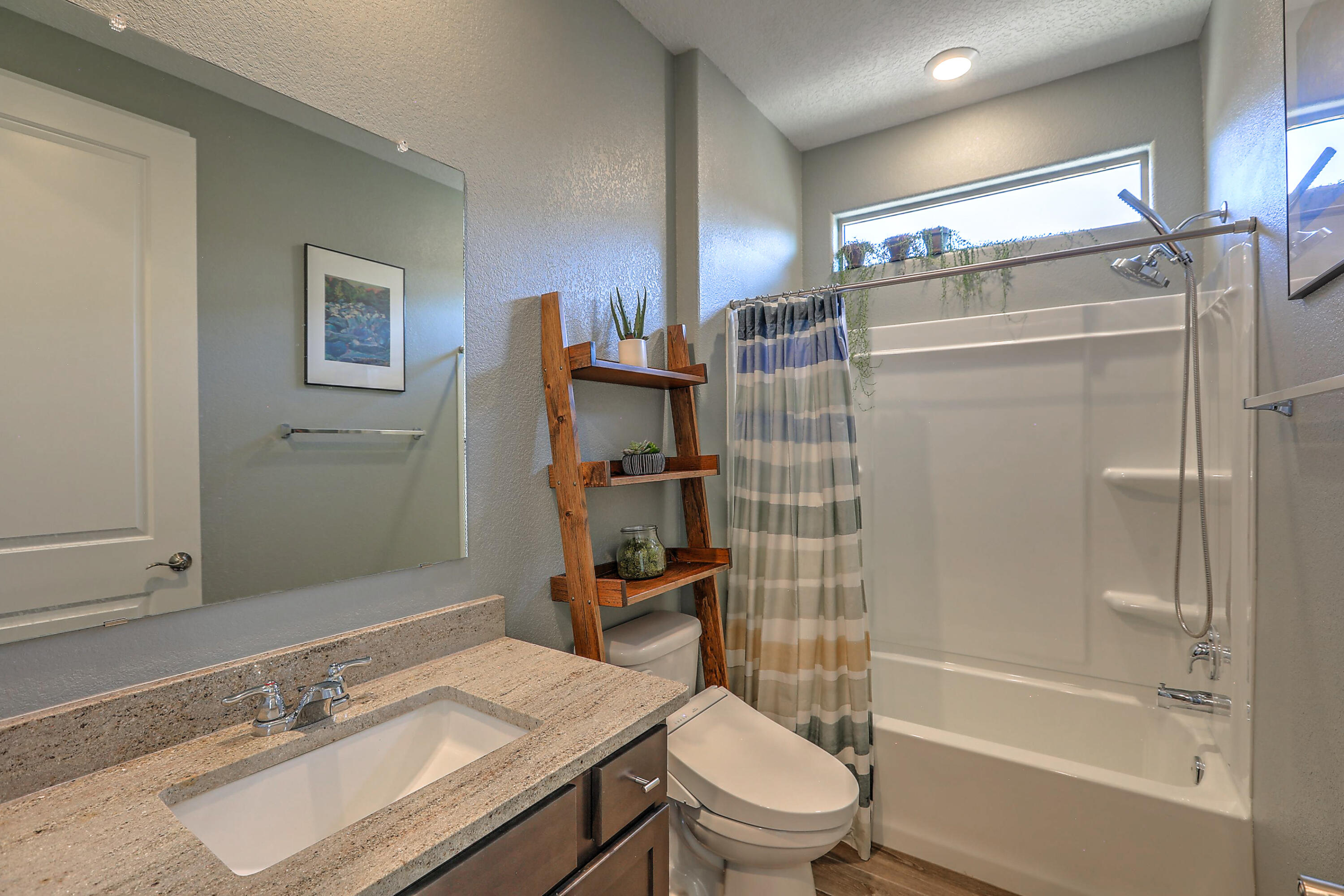 2915 KINGS CANYON Loop NE