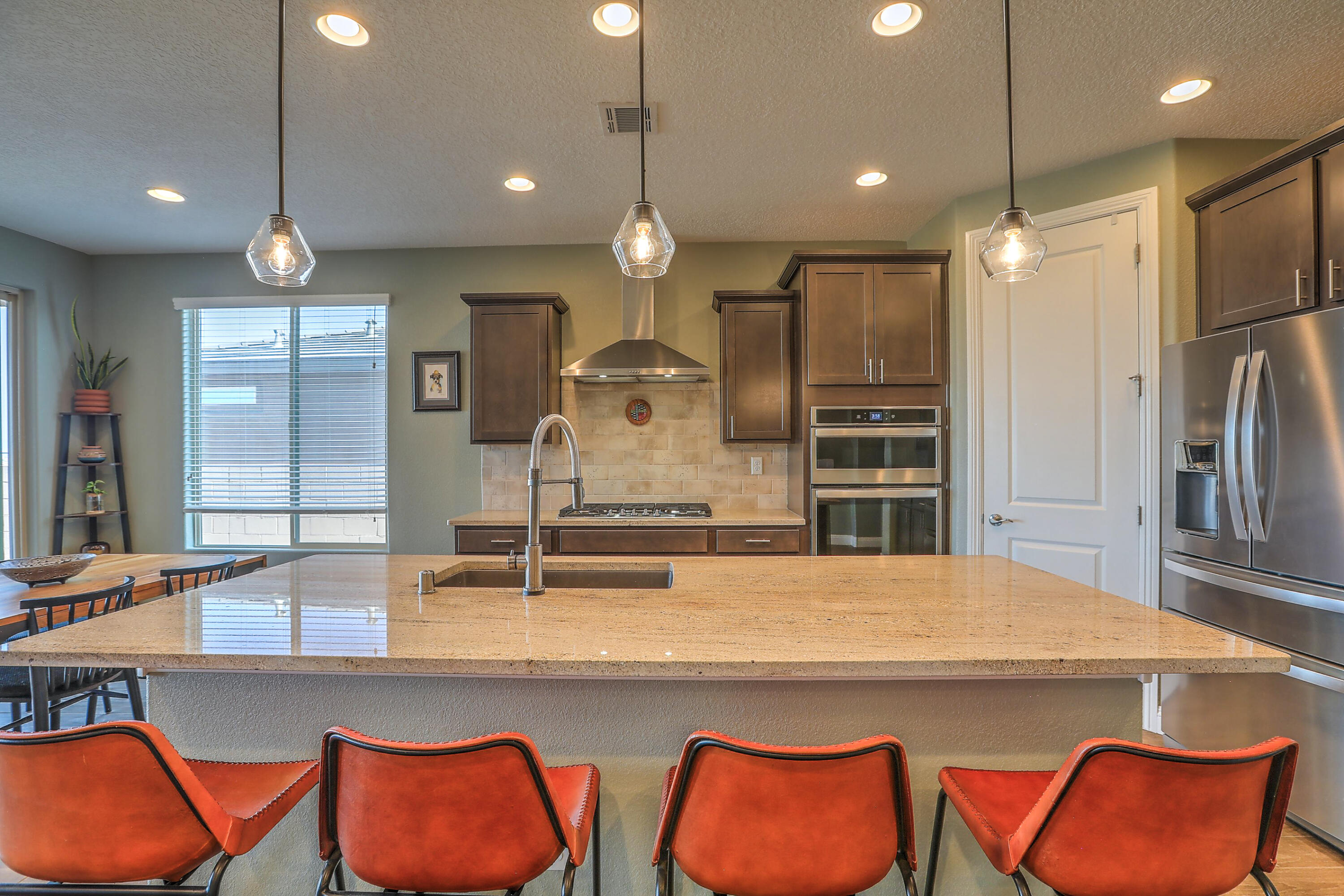 2915 KINGS CANYON Loop NE