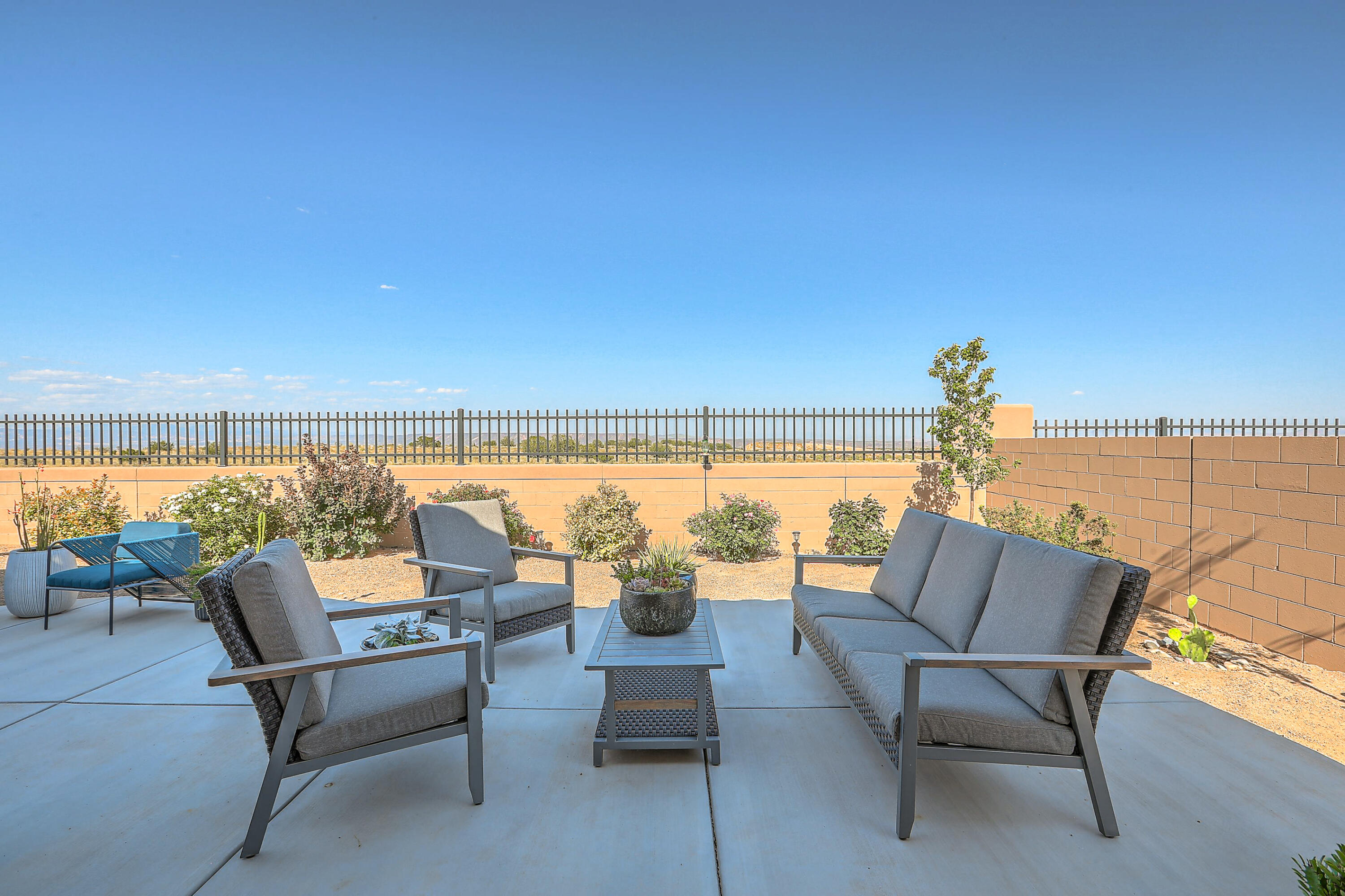 2915 KINGS CANYON Loop NE