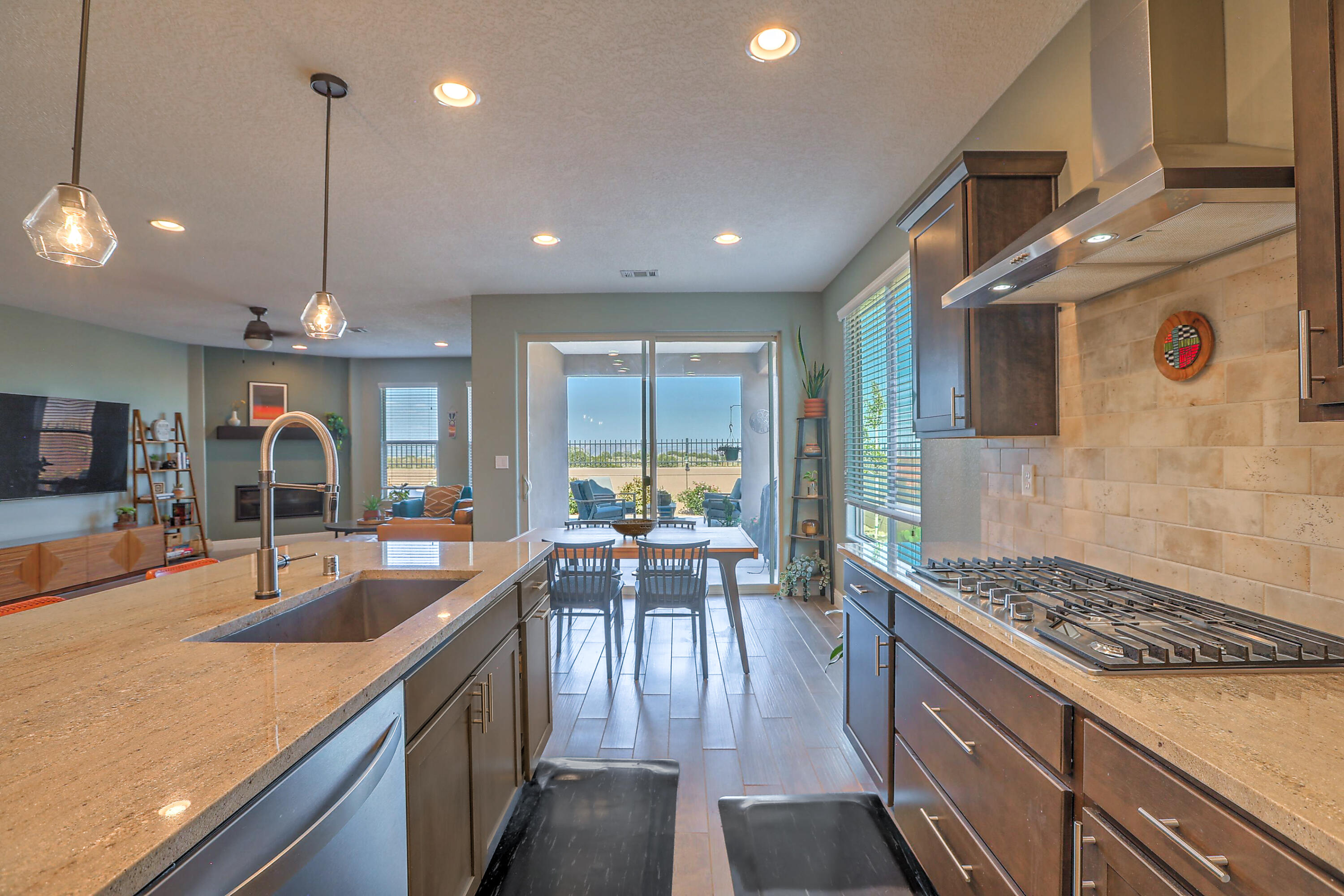 2915 KINGS CANYON Loop NE