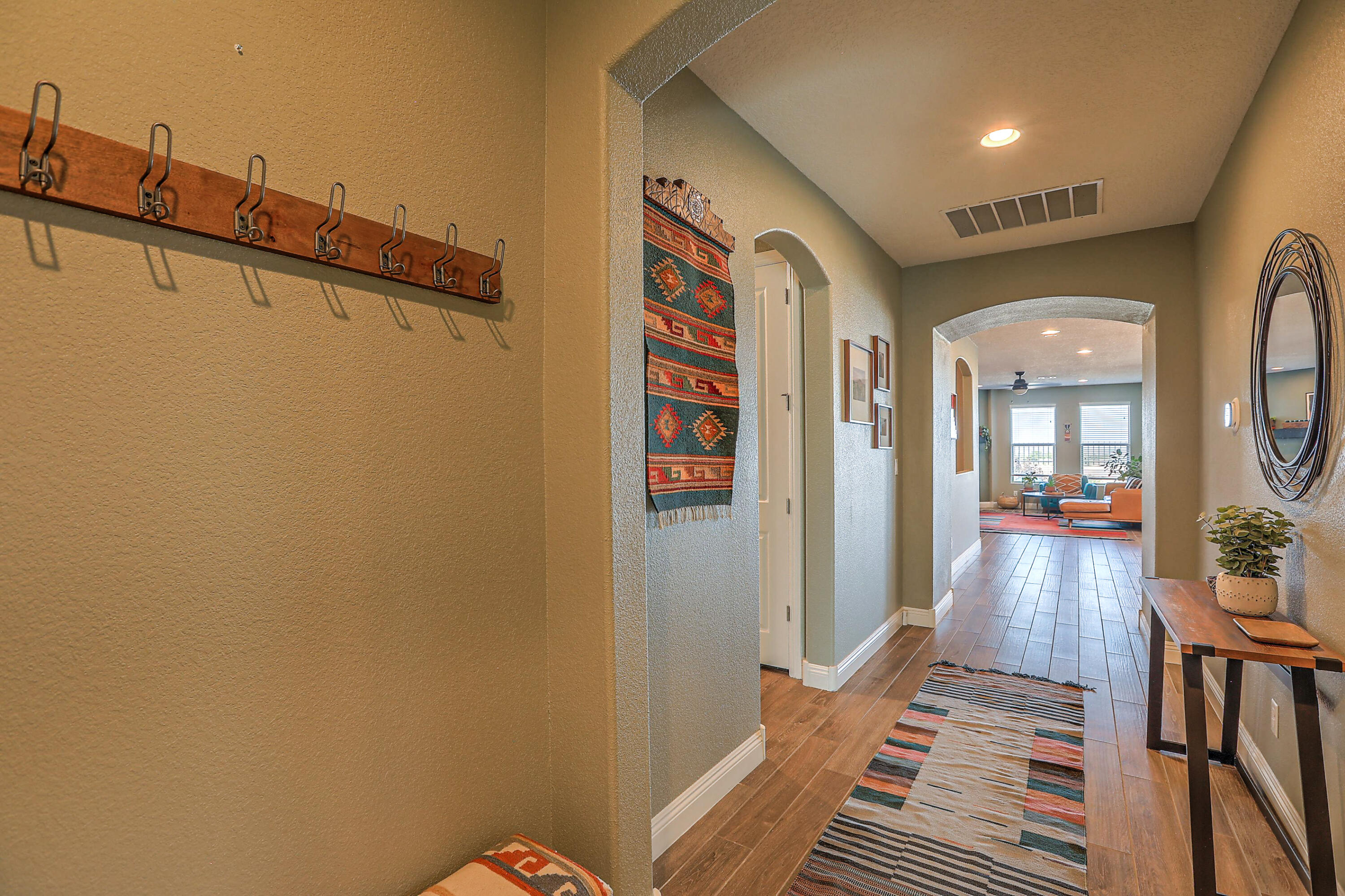 2915 KINGS CANYON Loop NE