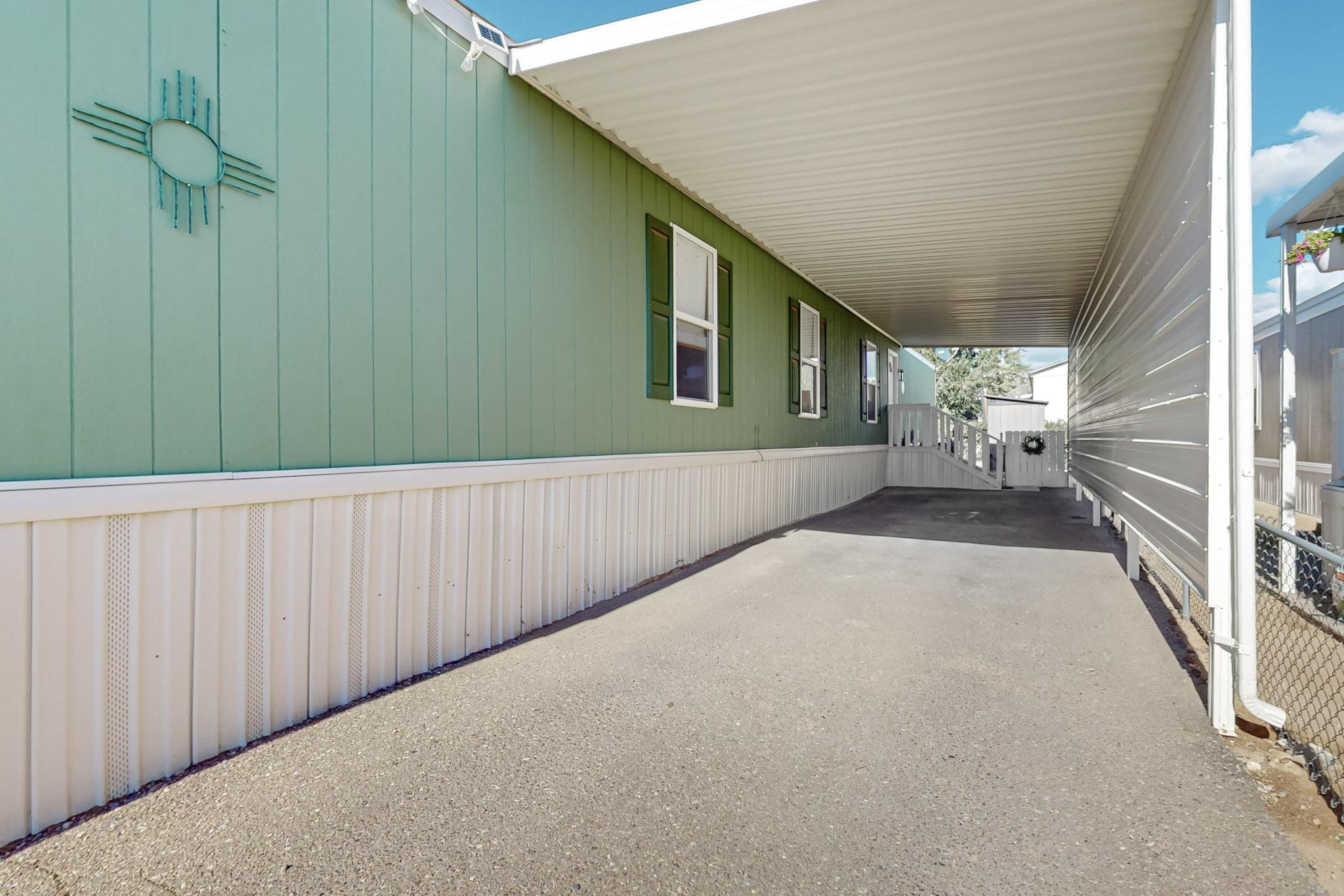 1074 MUSTANG Trail SE