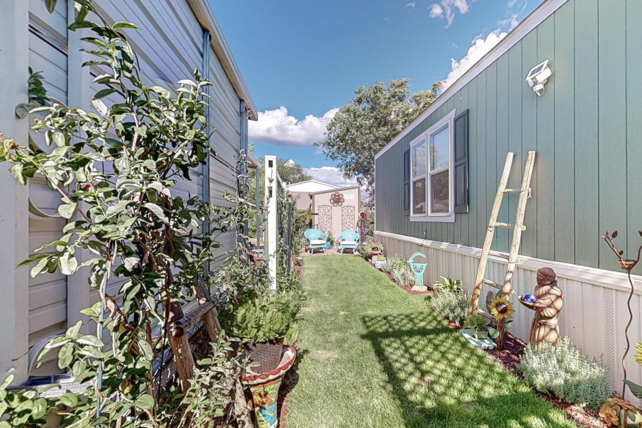 1074 MUSTANG Trail SE