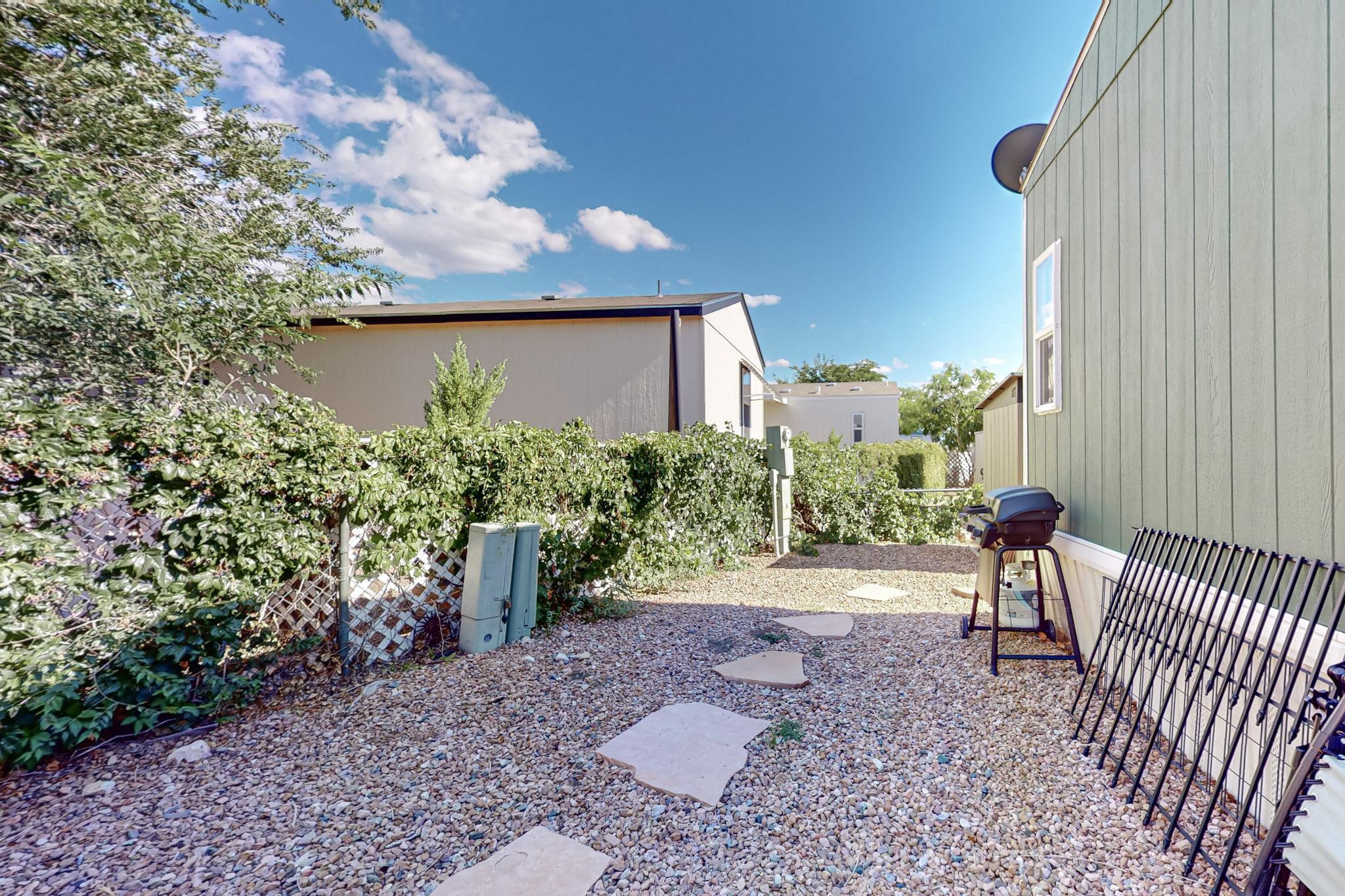 1074 MUSTANG Trail SE