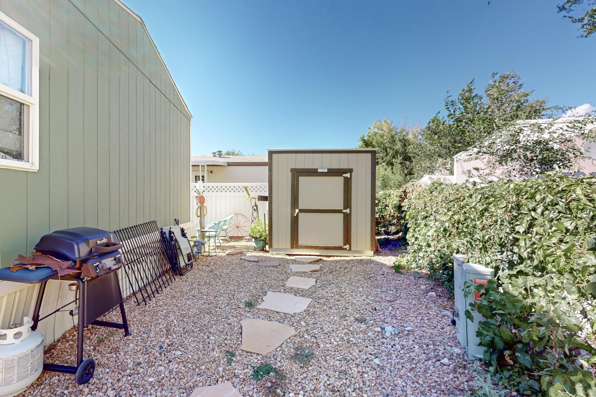 1074 MUSTANG Trail SE