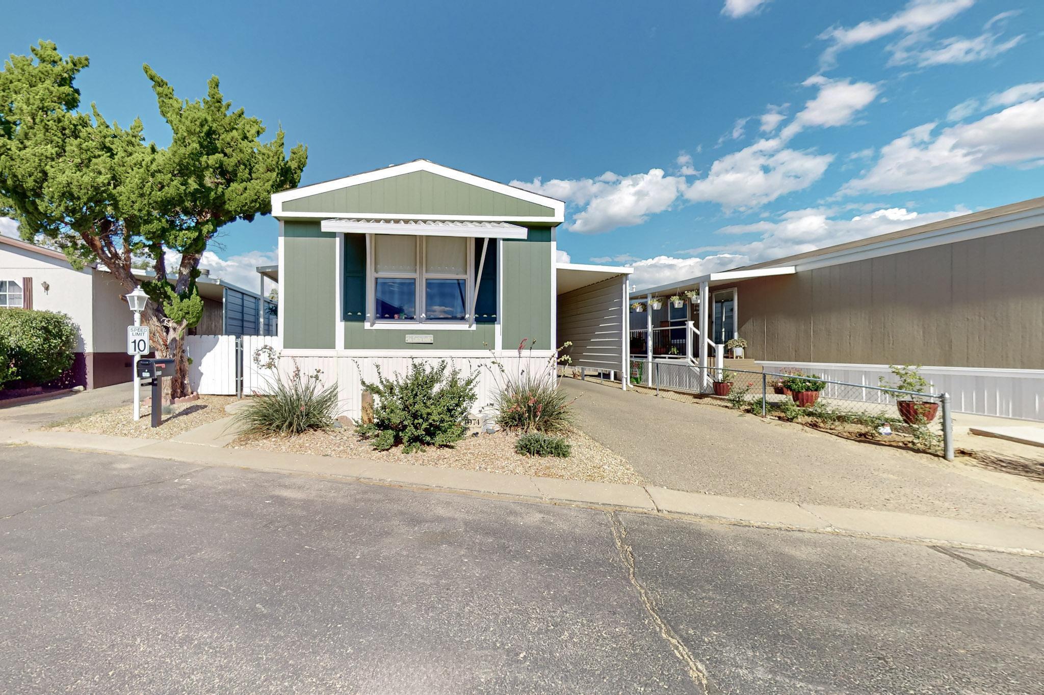 1074 MUSTANG Trail SE