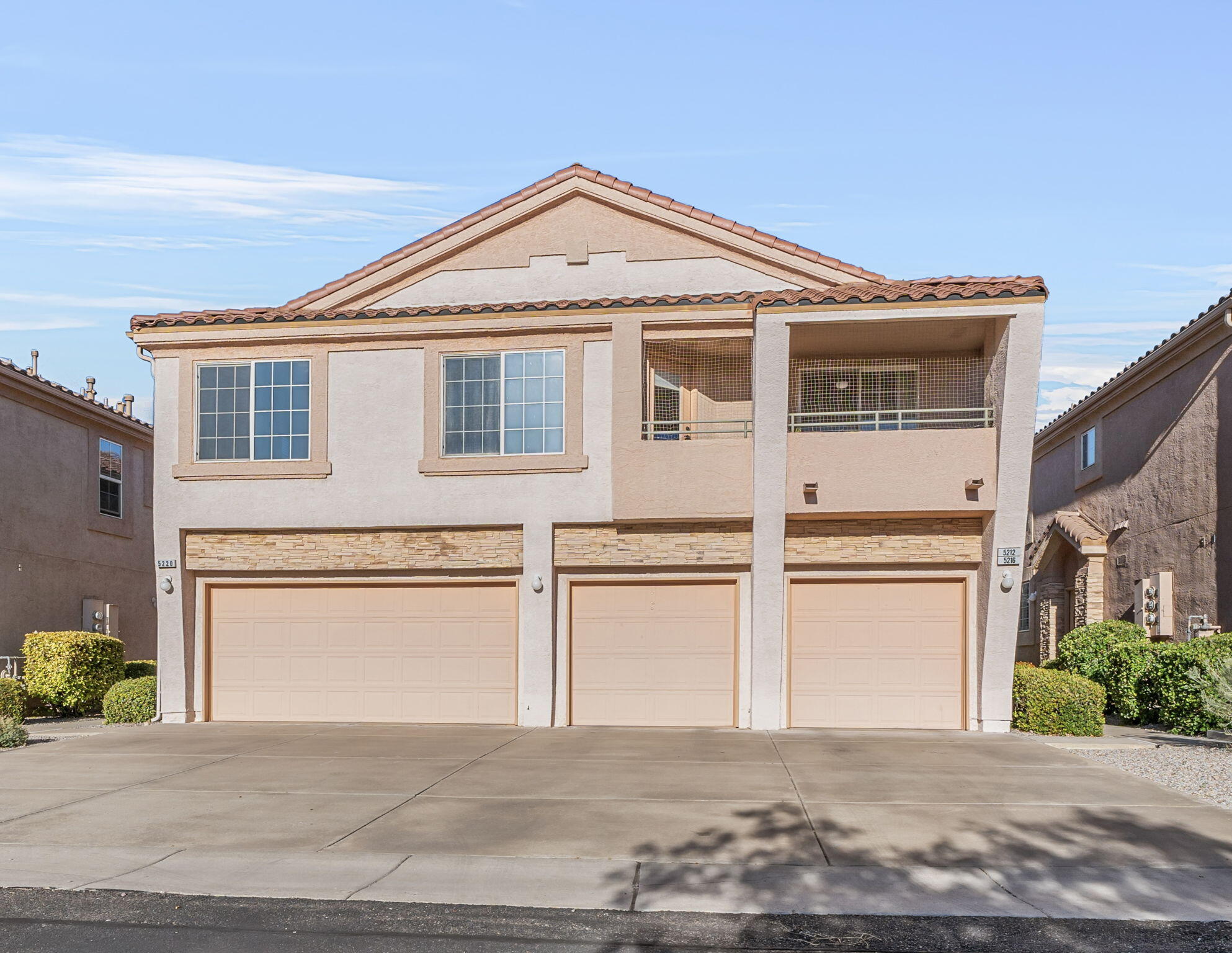 5216 NA PALI Street NE