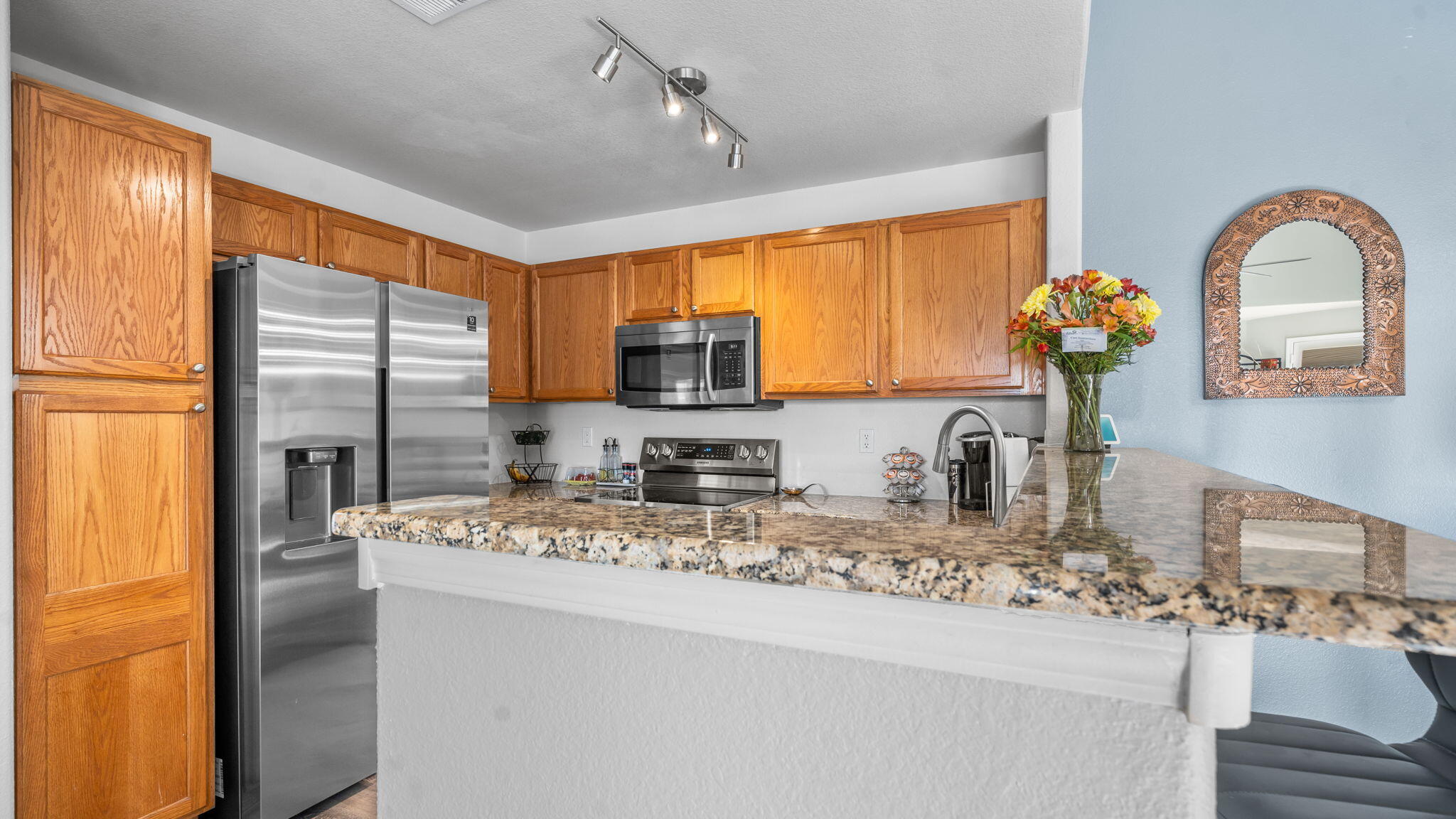 5216 NA PALI Street NE
