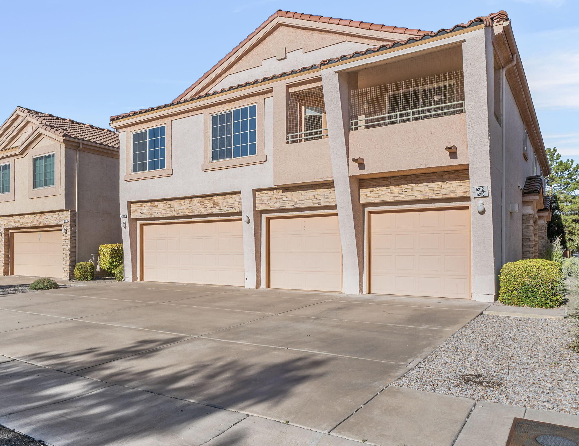 5216 NA PALI Street NE