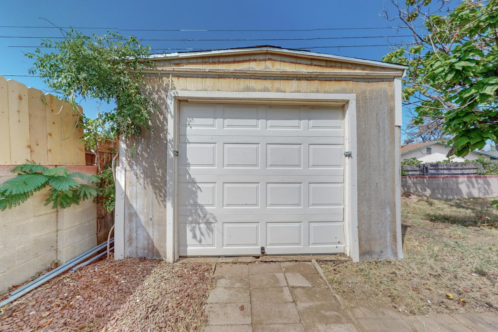 2825 CUERVO Drive NE
