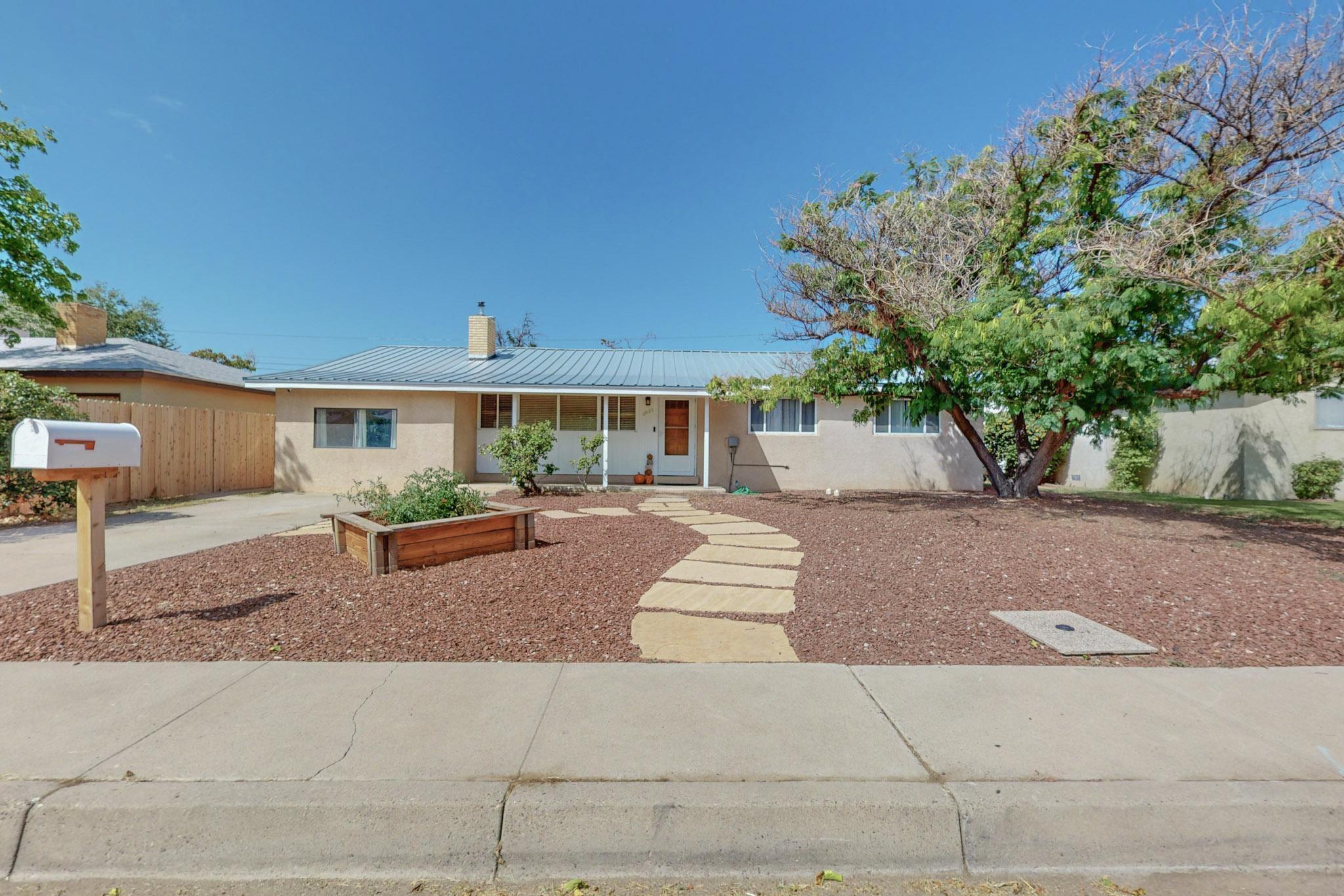 2825 CUERVO Drive NE