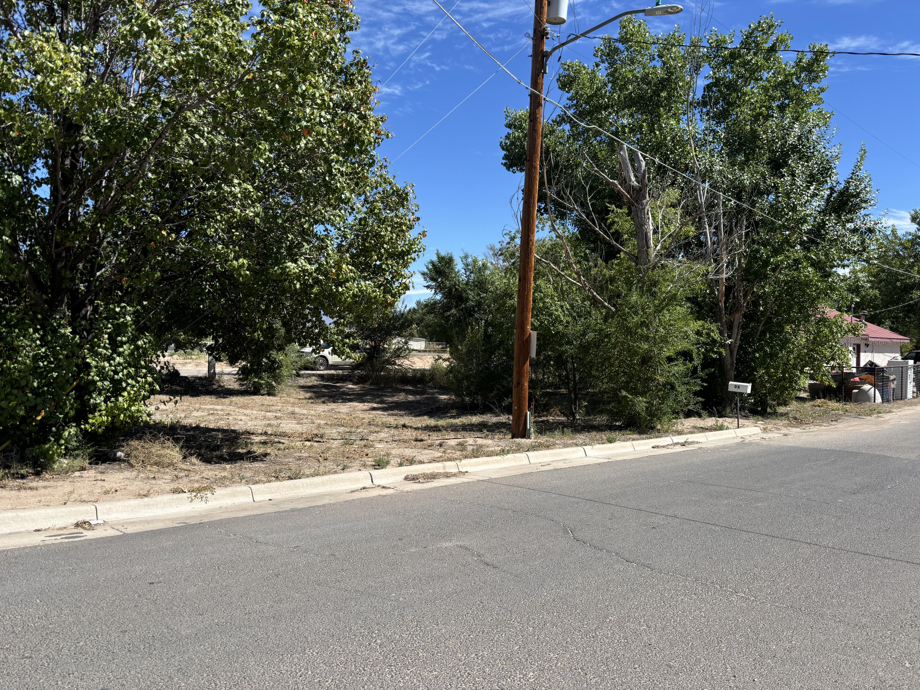 OFF E RIVER RD Road