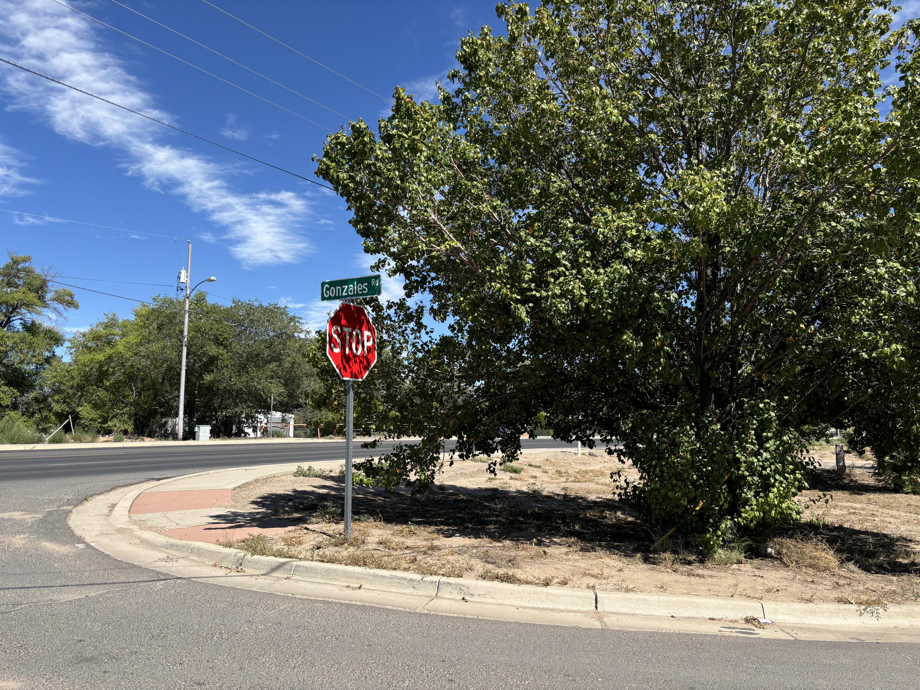 OFF E RIVER RD Road