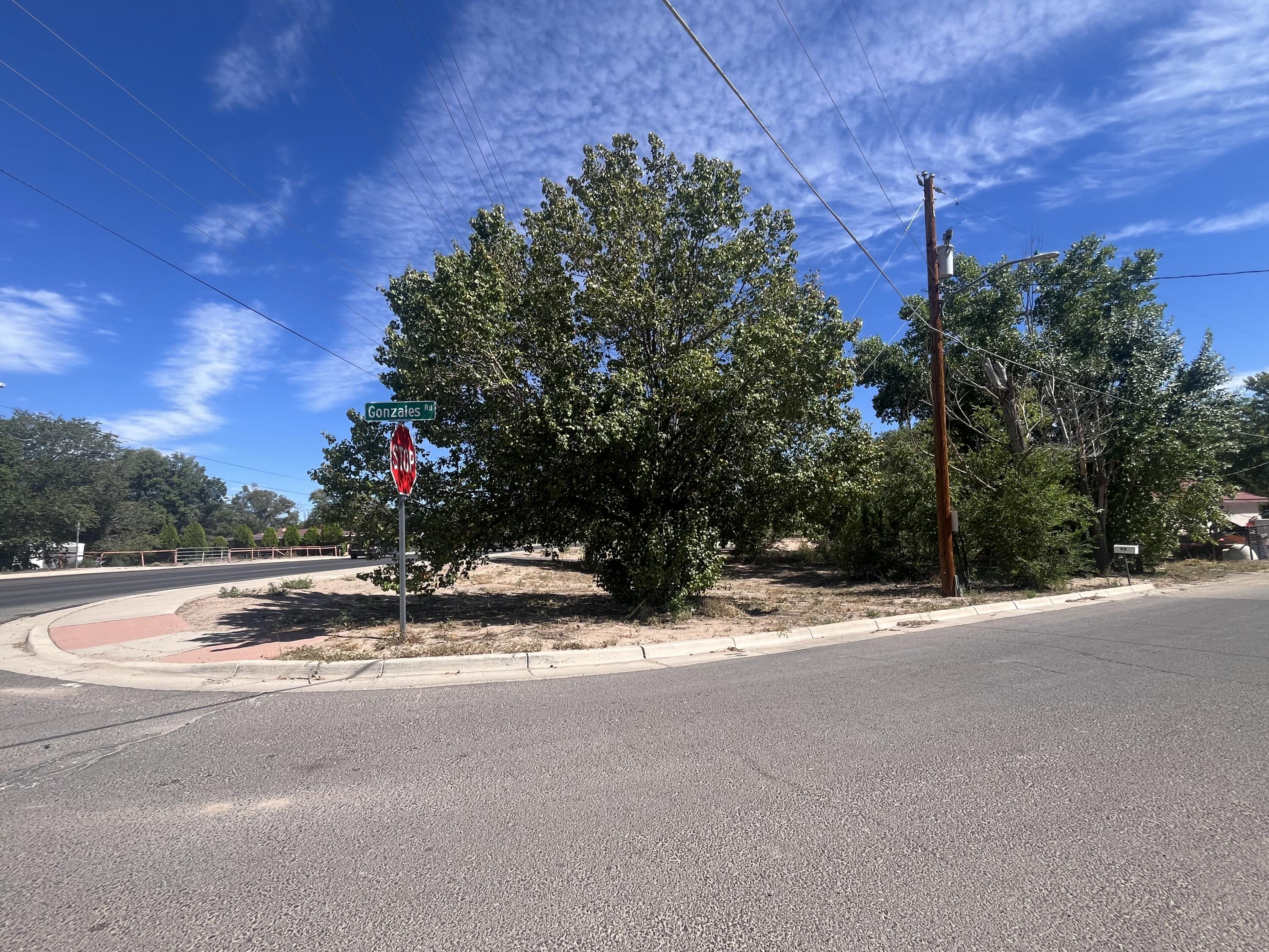 OFF E RIVER RD Road