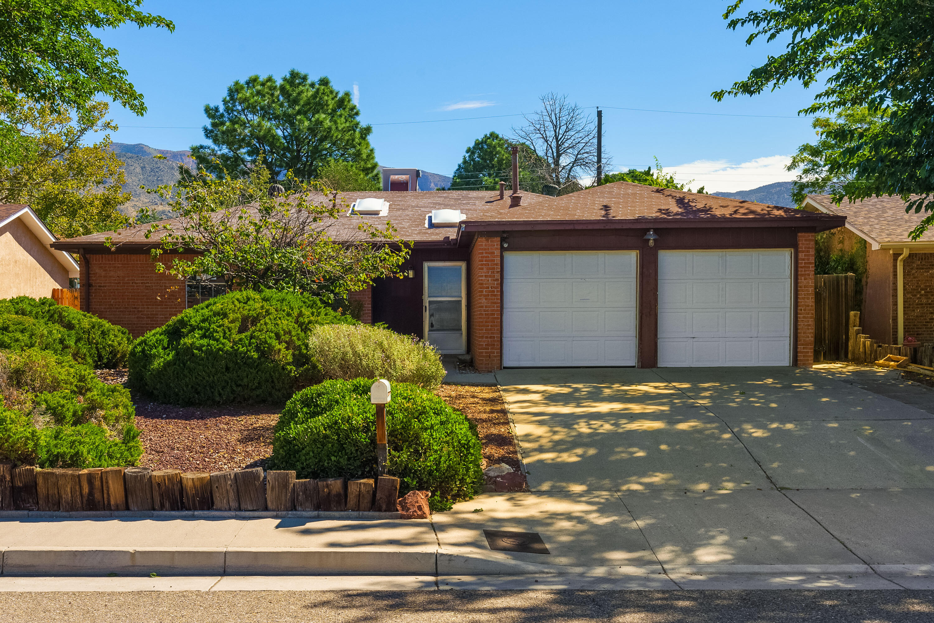 1708 KIRBY Street NE