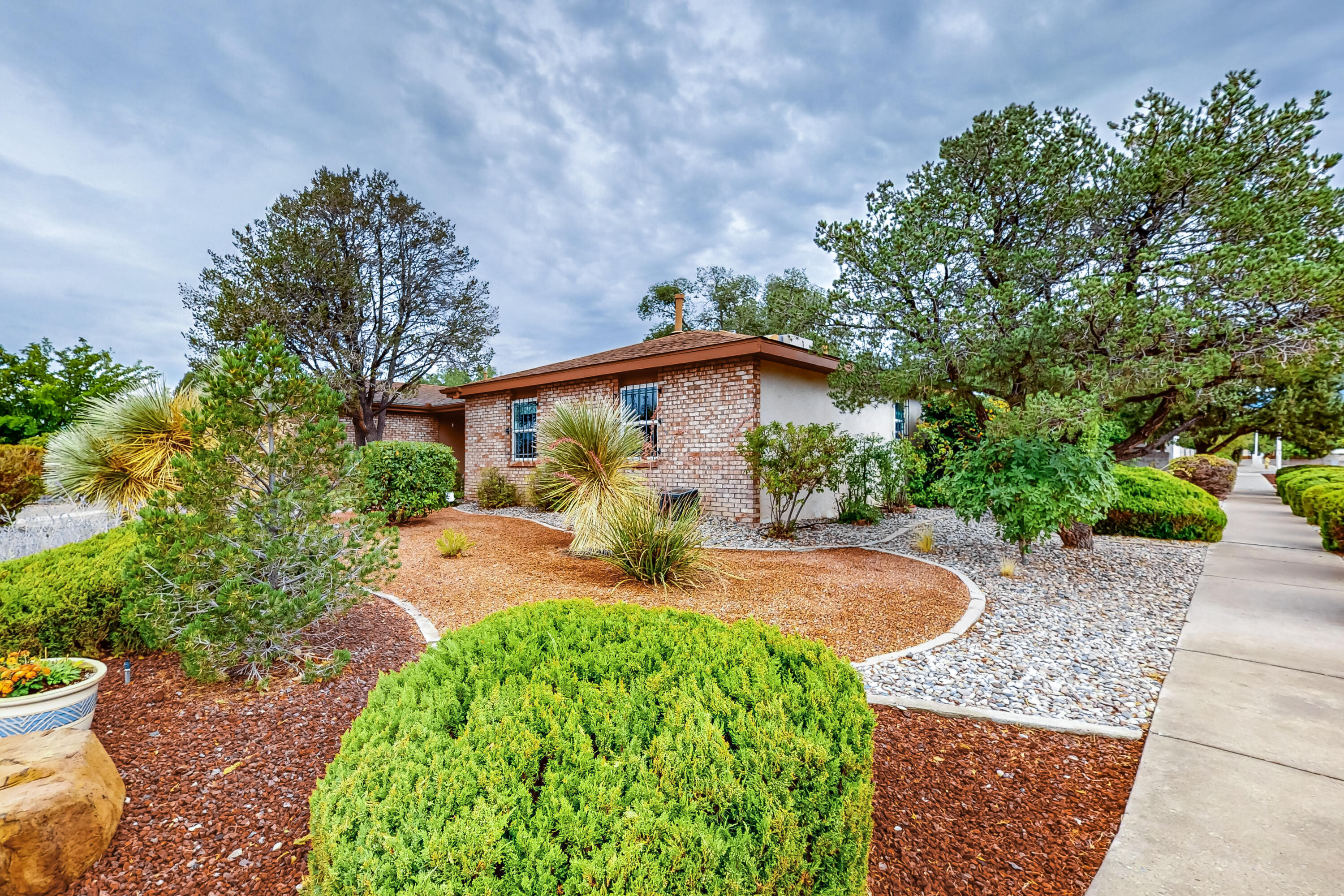 8605 CAPULIN Road NE