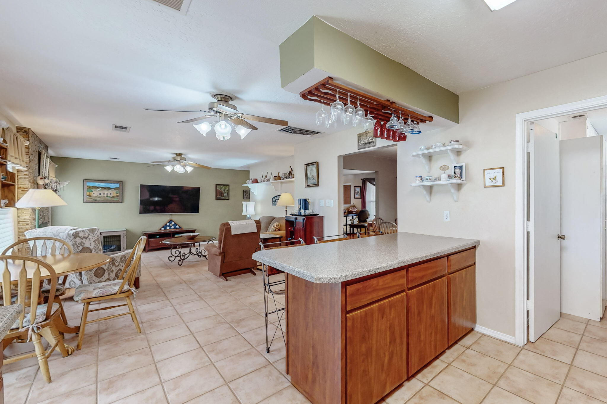 8605 CAPULIN Road NE