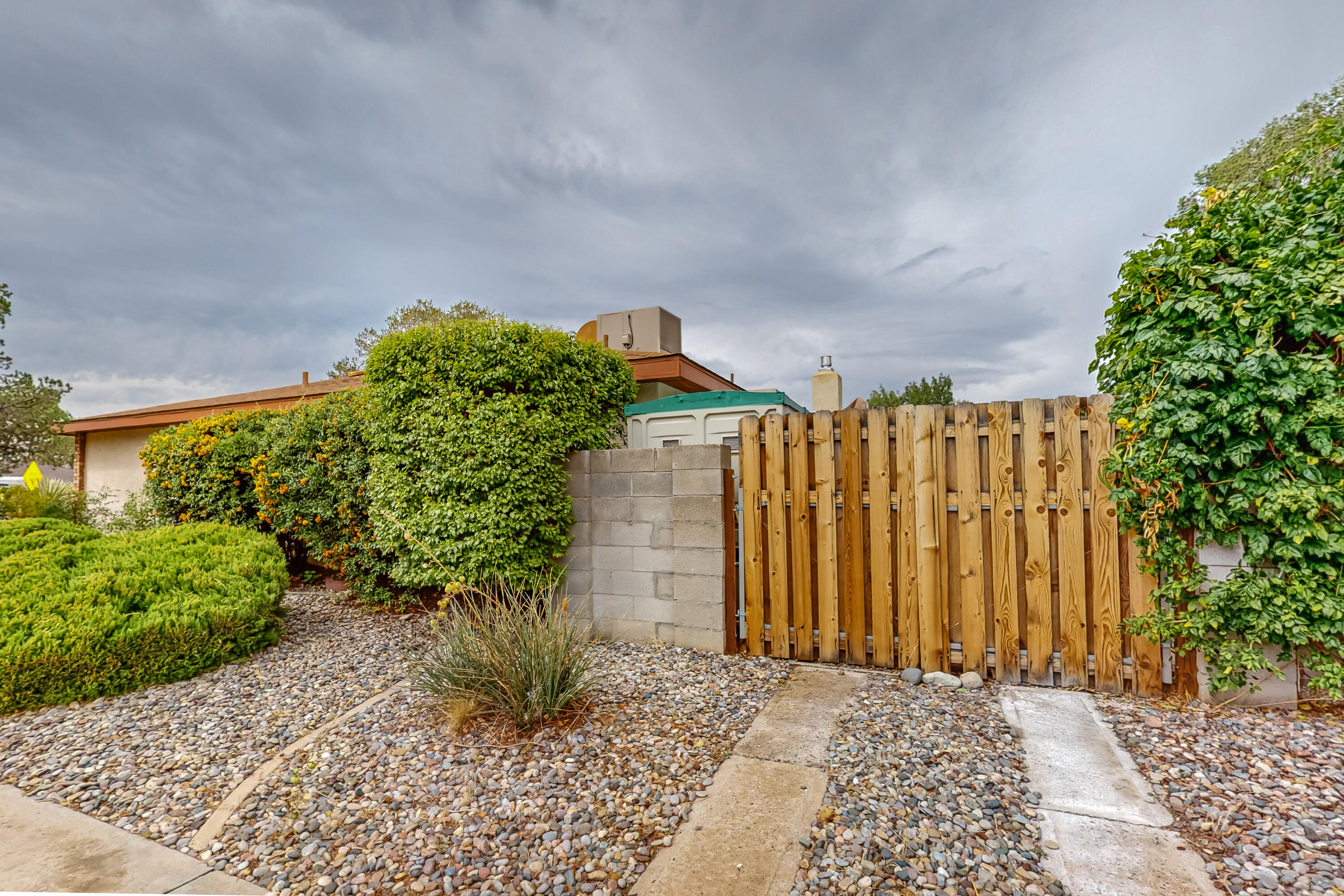 8605 CAPULIN Road NE