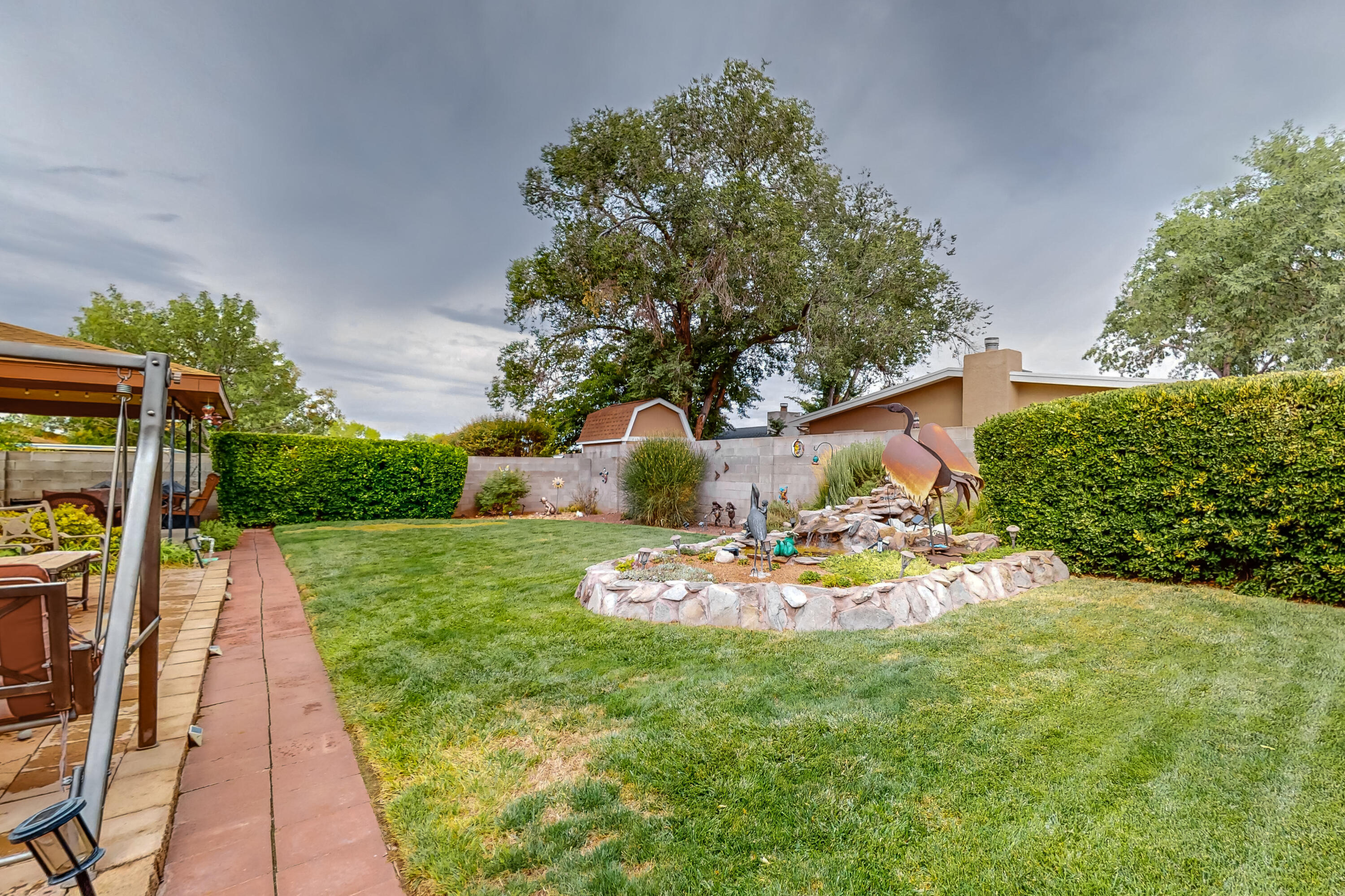 8605 CAPULIN Road NE