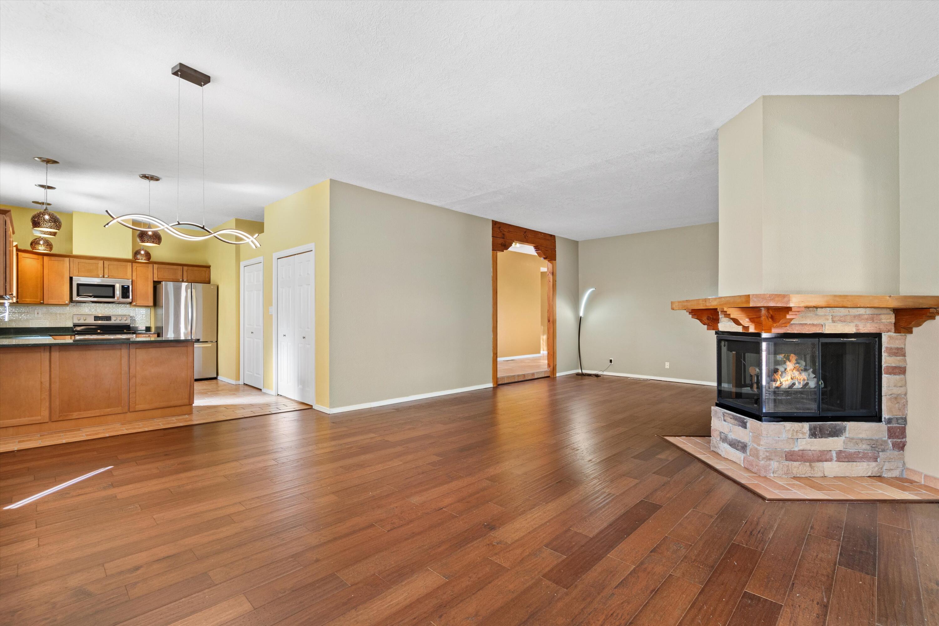 8621 NAPA VALLEY Road NE