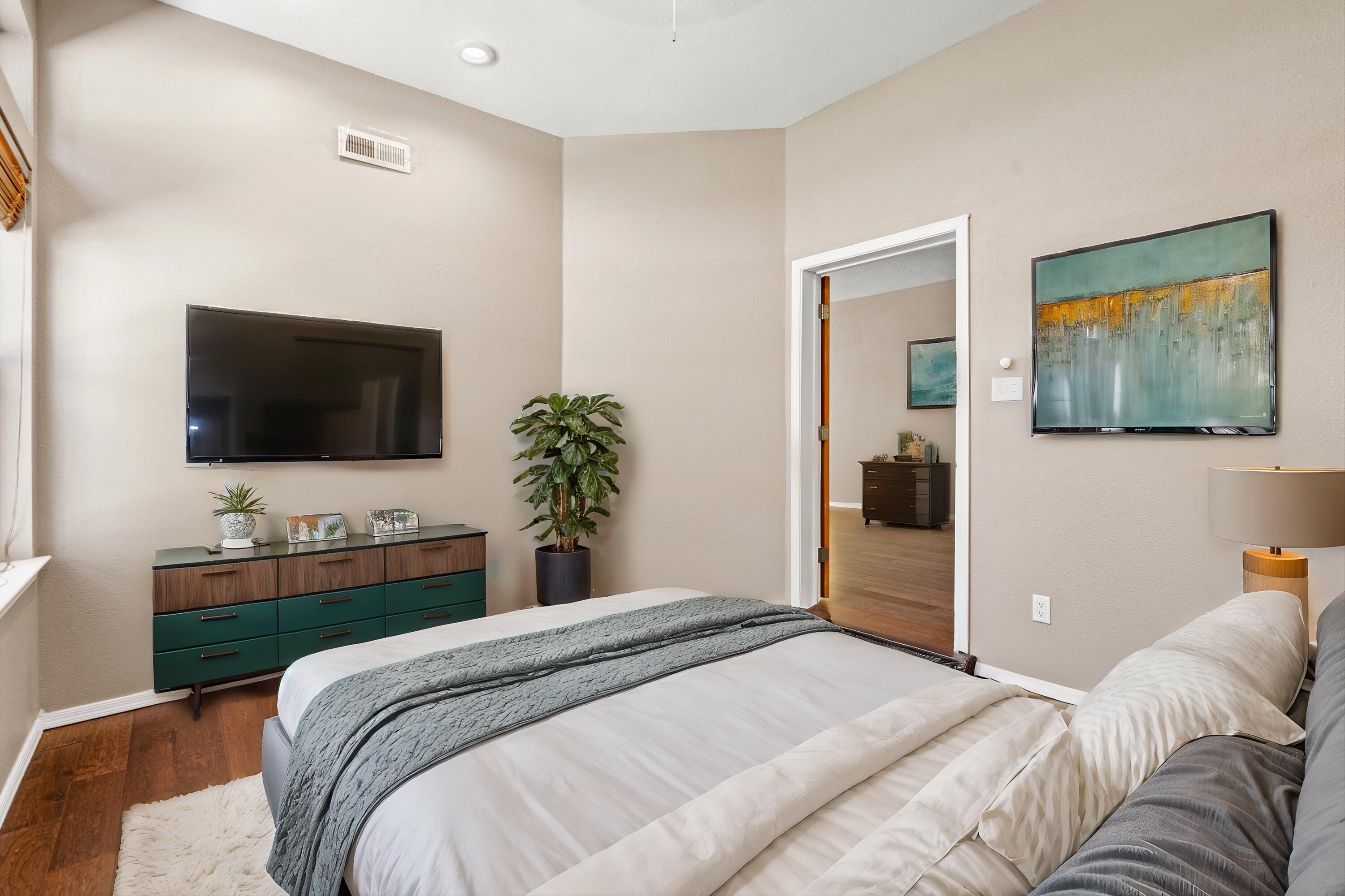 8621 NAPA VALLEY Road NE