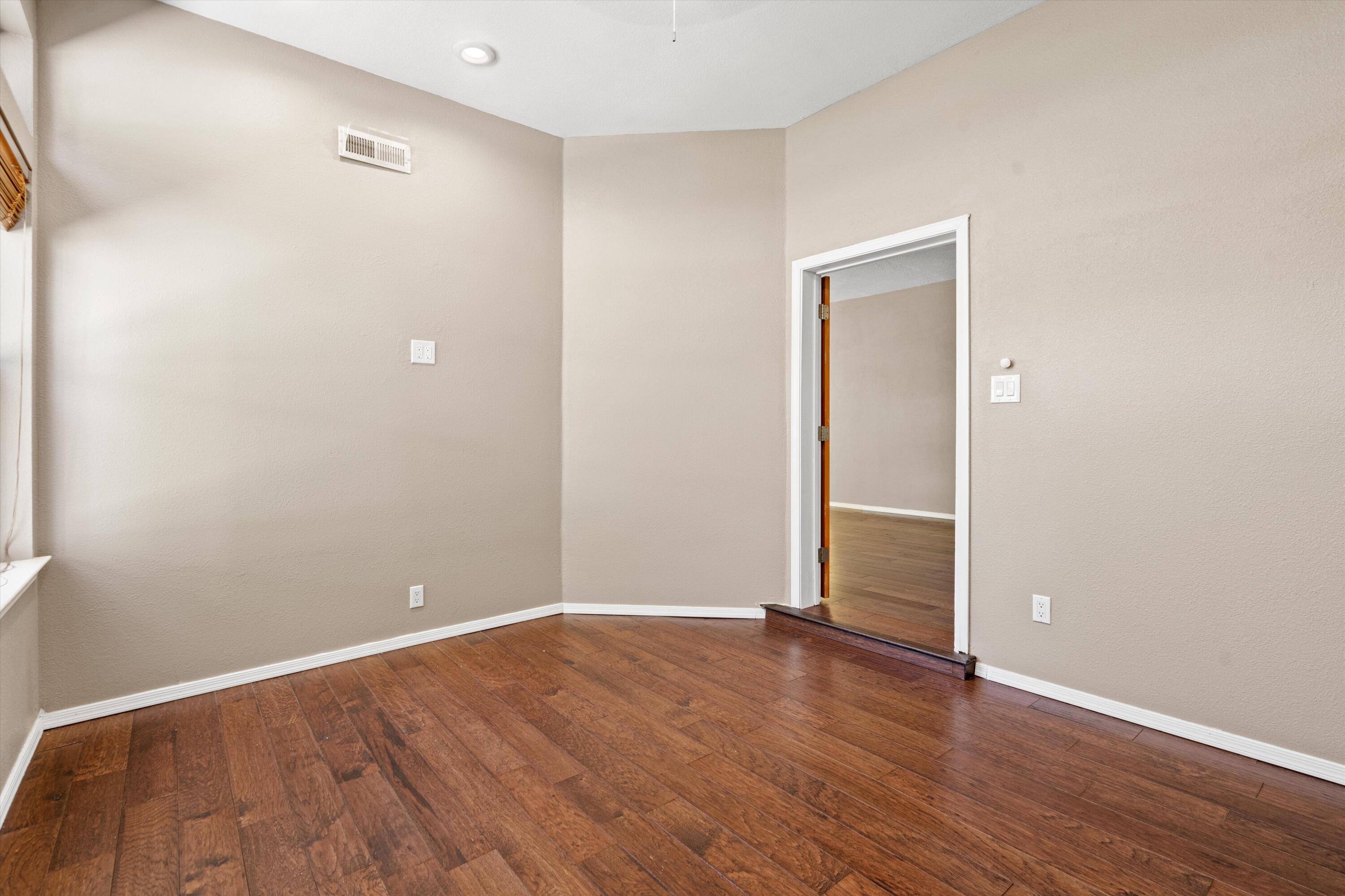 8621 NAPA VALLEY Road NE
