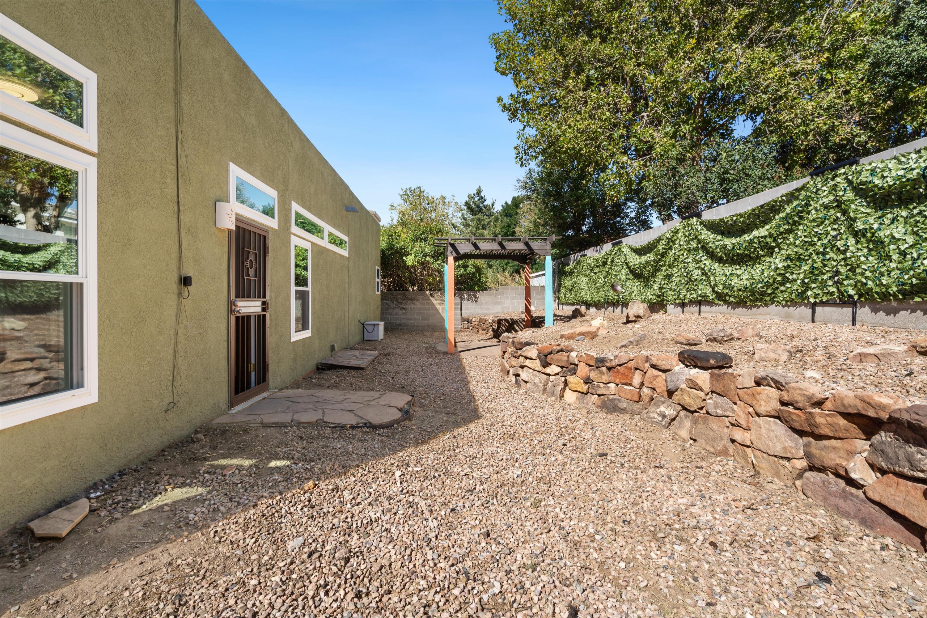 8621 NAPA VALLEY Road NE
