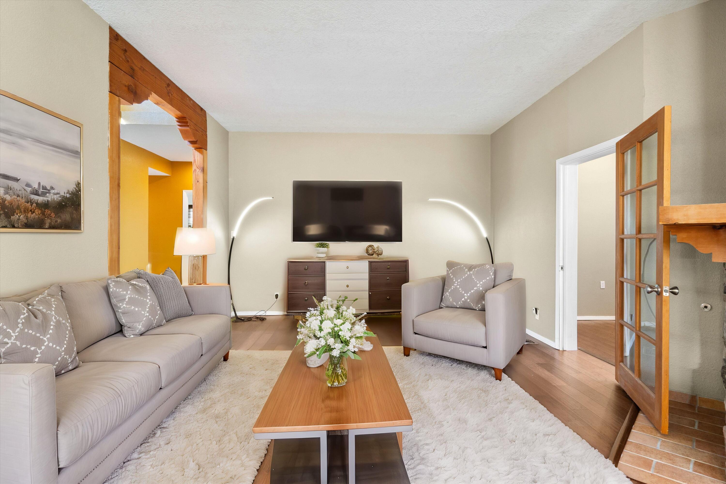 8621 NAPA VALLEY Road NE