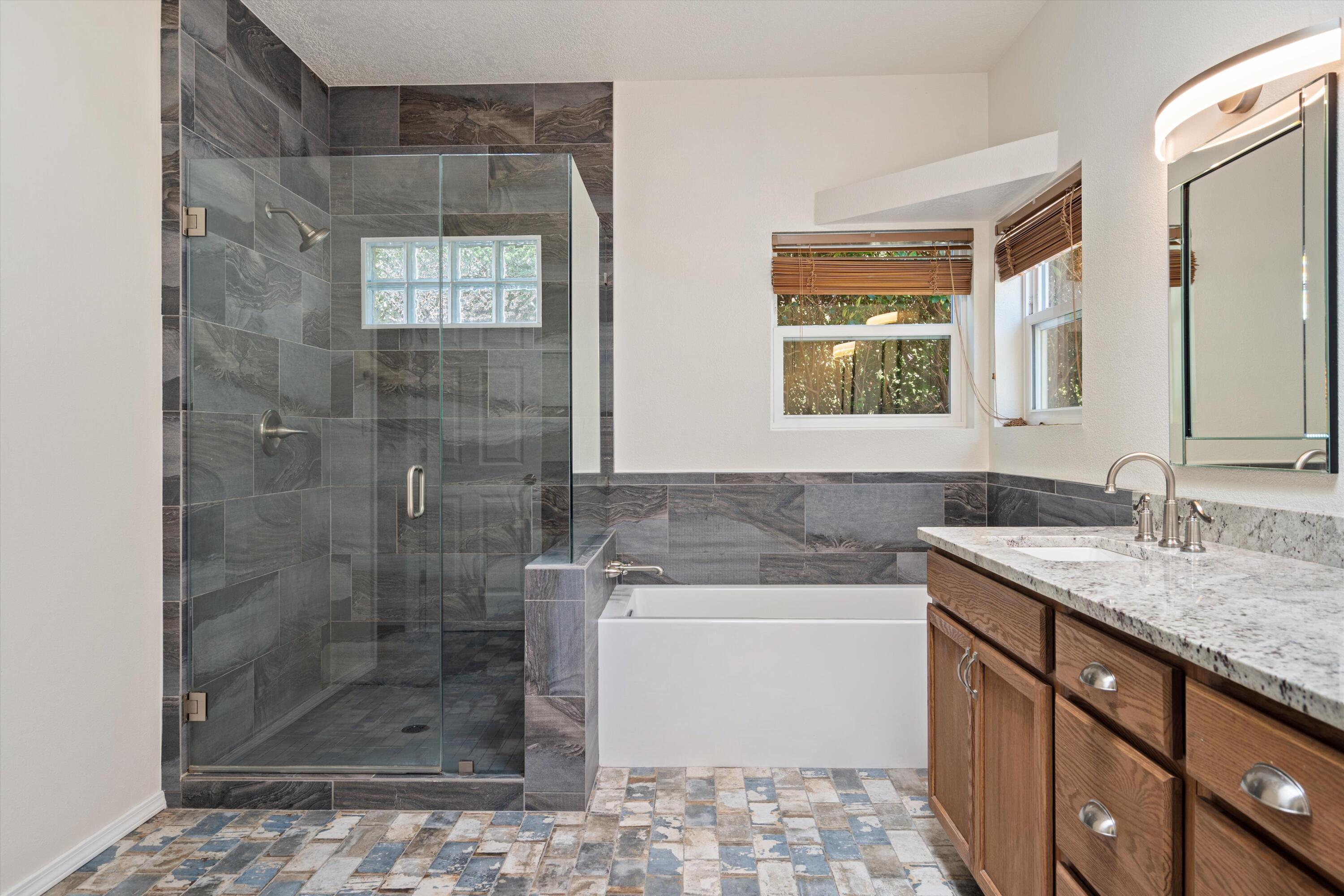 8621 NAPA VALLEY Road NE