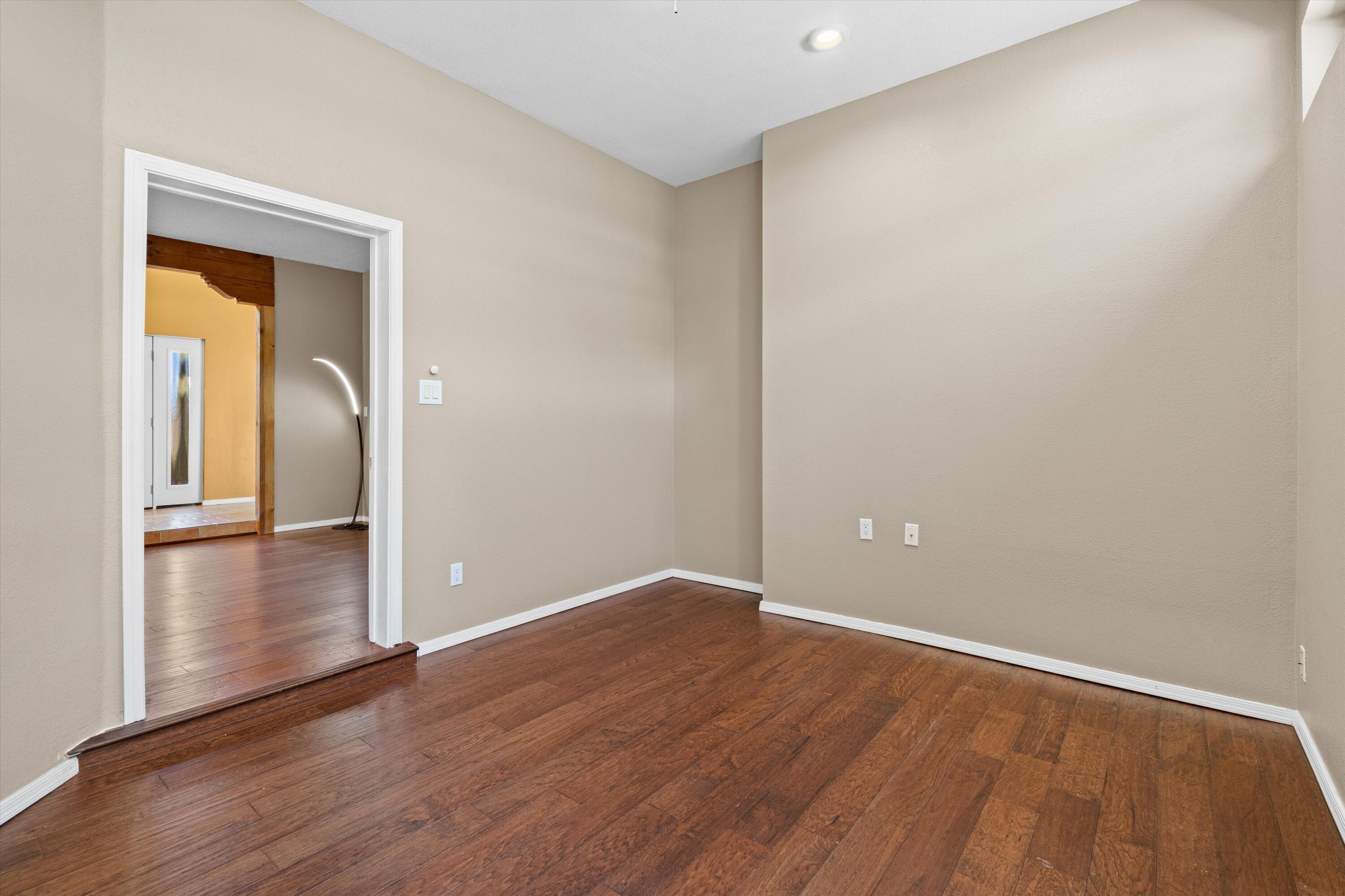 8621 NAPA VALLEY Road NE