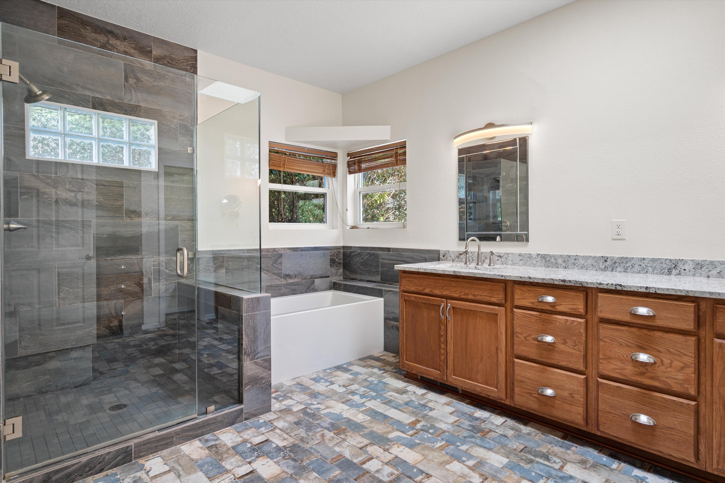 8621 NAPA VALLEY Road NE